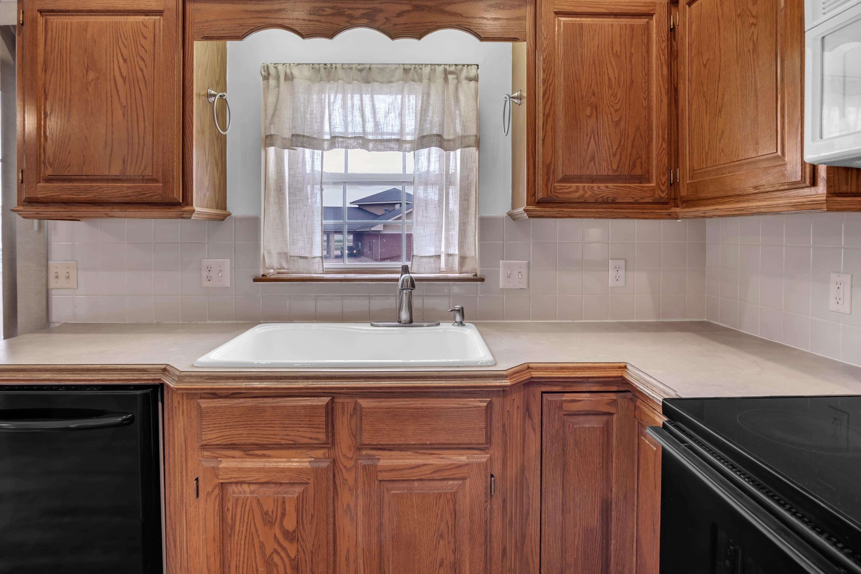417 Victoria Ct, Newton, Kansas image 16