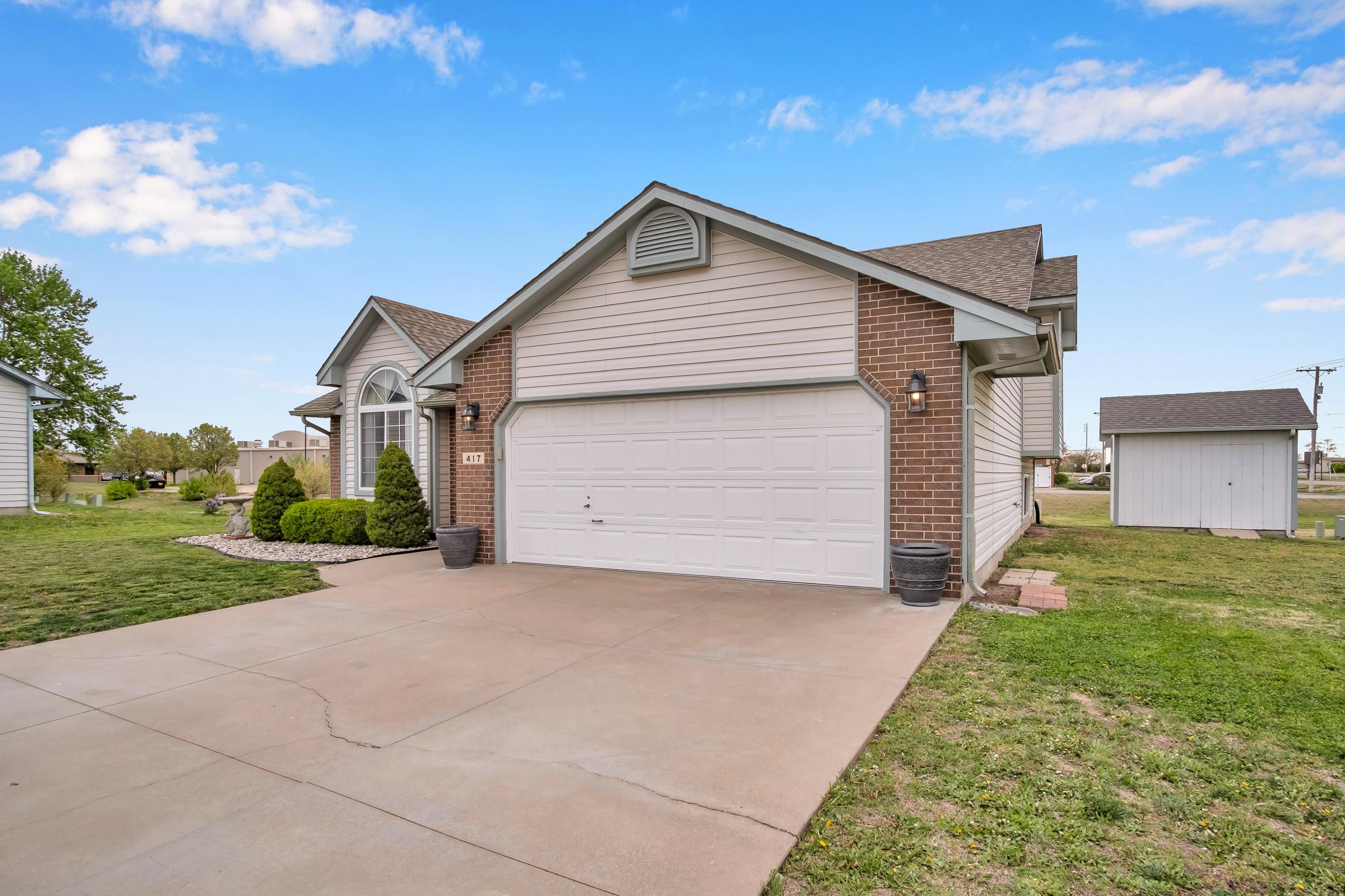 417 Victoria Ct, Newton, Kansas image 2