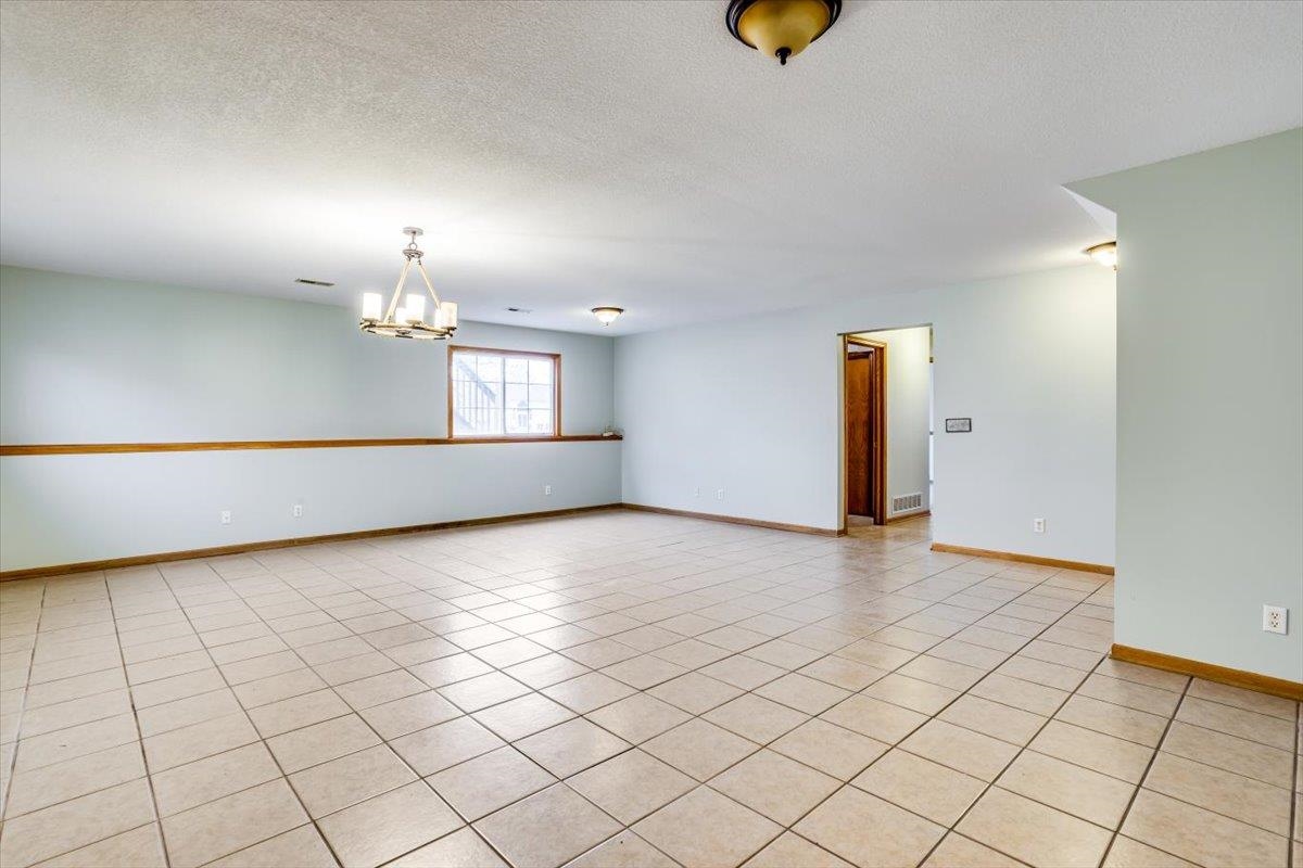 2241 N Sandplum St, Wichita, Kansas image 27