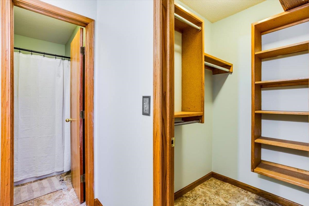 2241 N Sandplum St, Wichita, Kansas image 20