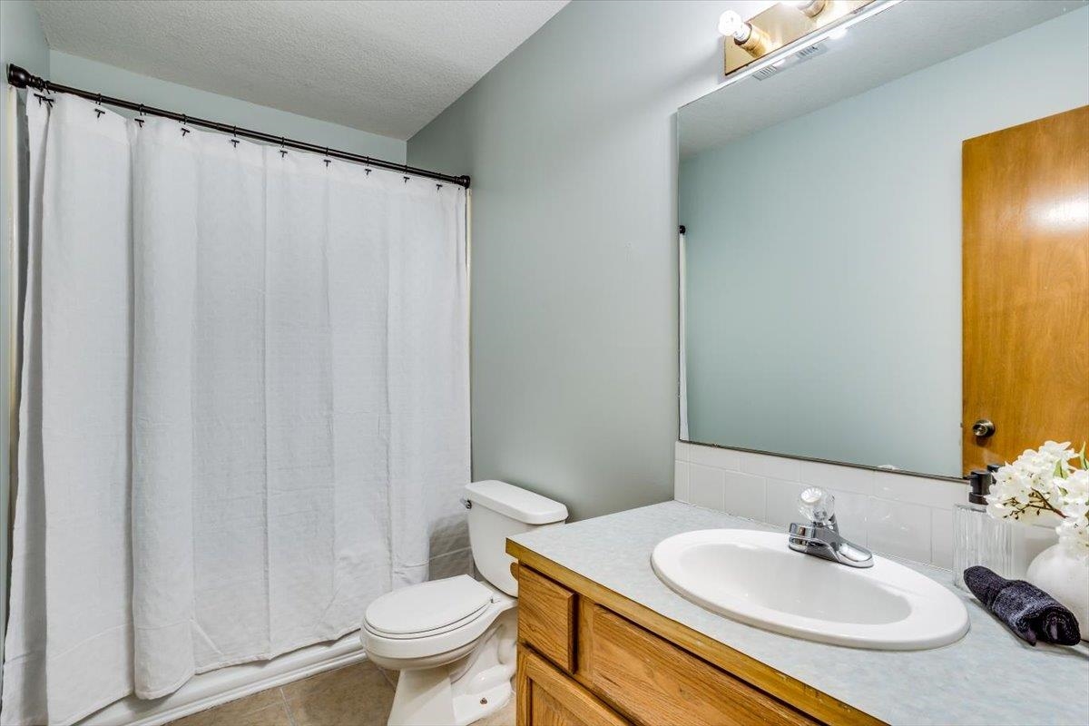 2241 N Sandplum St, Wichita, Kansas image 30