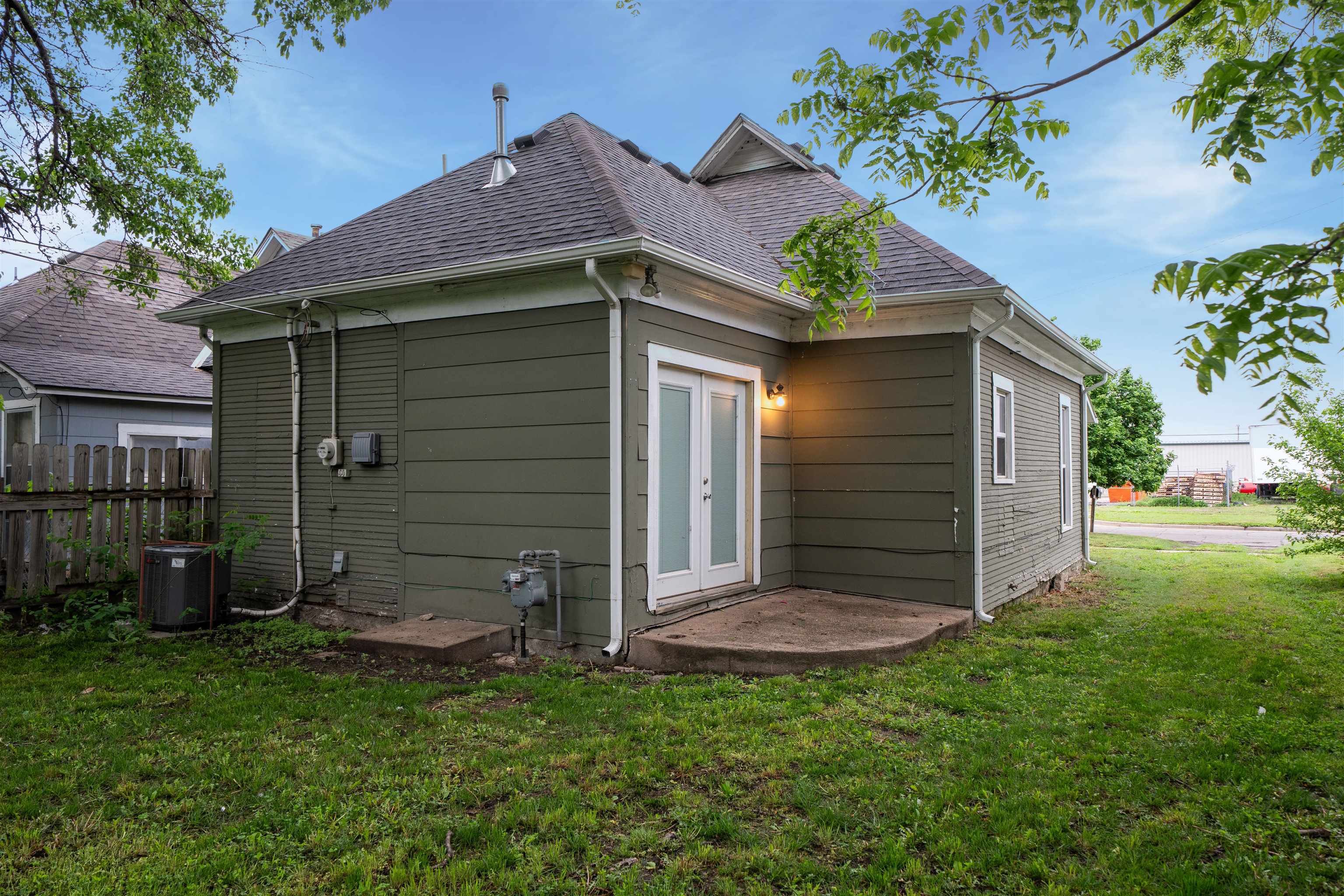 1027 S Saint Francis St, Wichita, Kansas image 23