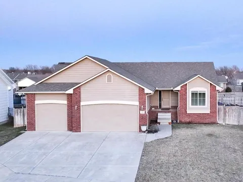 125 Springlake Dr, Newton, KS 67114 - MLS#: 651370