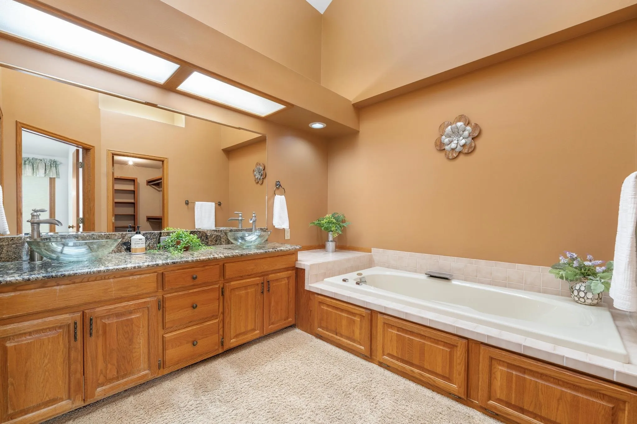 Wichita, Kansas 67204, United States, 3 Bedrooms Bedrooms, ,3 BathroomsBathrooms,Residential,Pending,150179