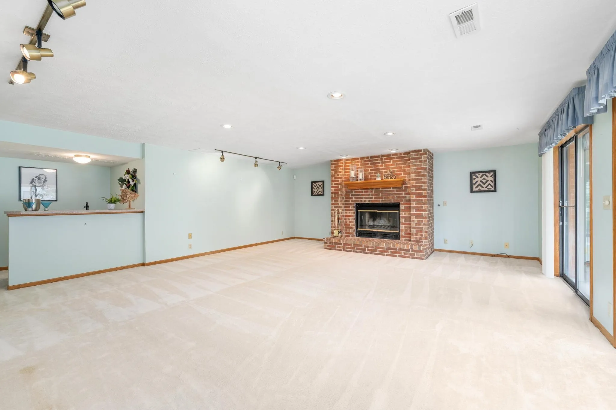 Wichita, Kansas 67204, United States, 3 Bedrooms Bedrooms, ,3 BathroomsBathrooms,Residential,Pending,150179