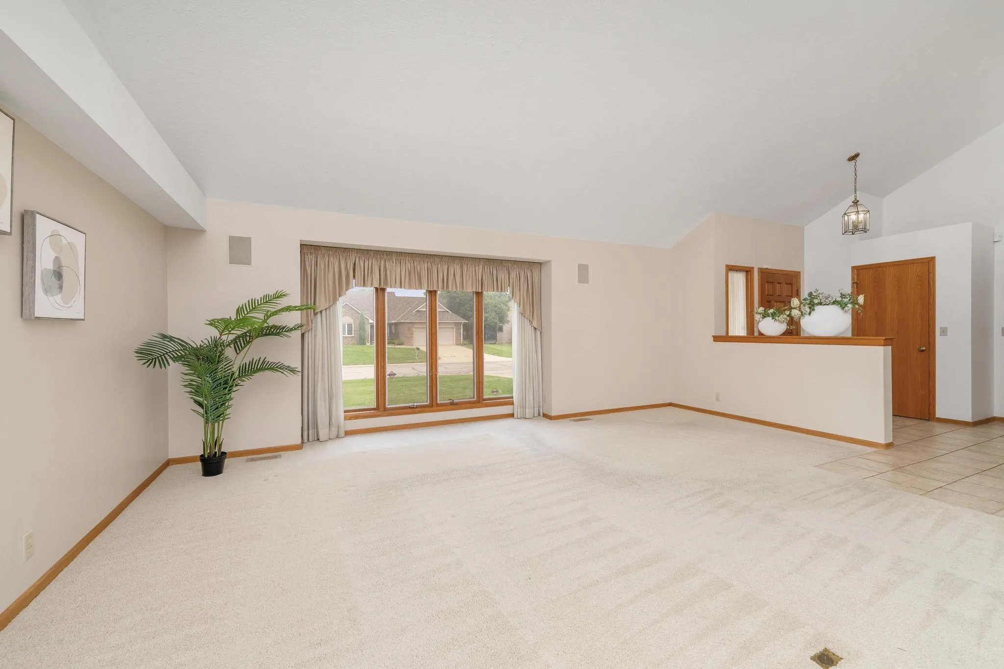 Wichita, Kansas 67204, United States, 3 Bedrooms Bedrooms, ,3 BathroomsBathrooms,Residential,Pending,150179