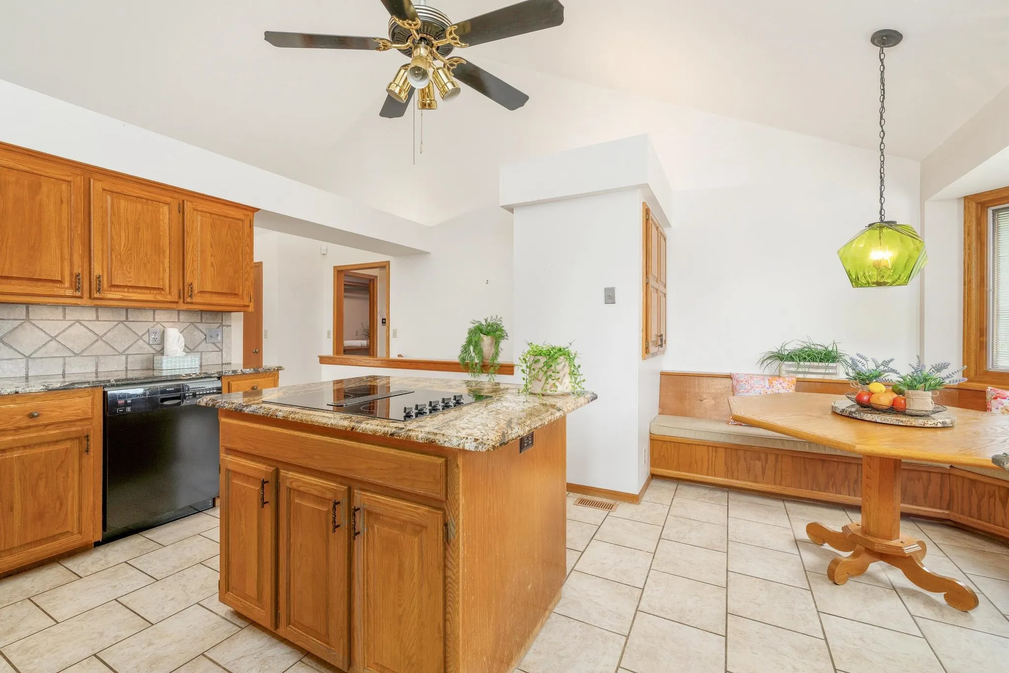 Wichita, Kansas 67204, United States, 3 Bedrooms Bedrooms, ,3 BathroomsBathrooms,Residential,Pending,150179