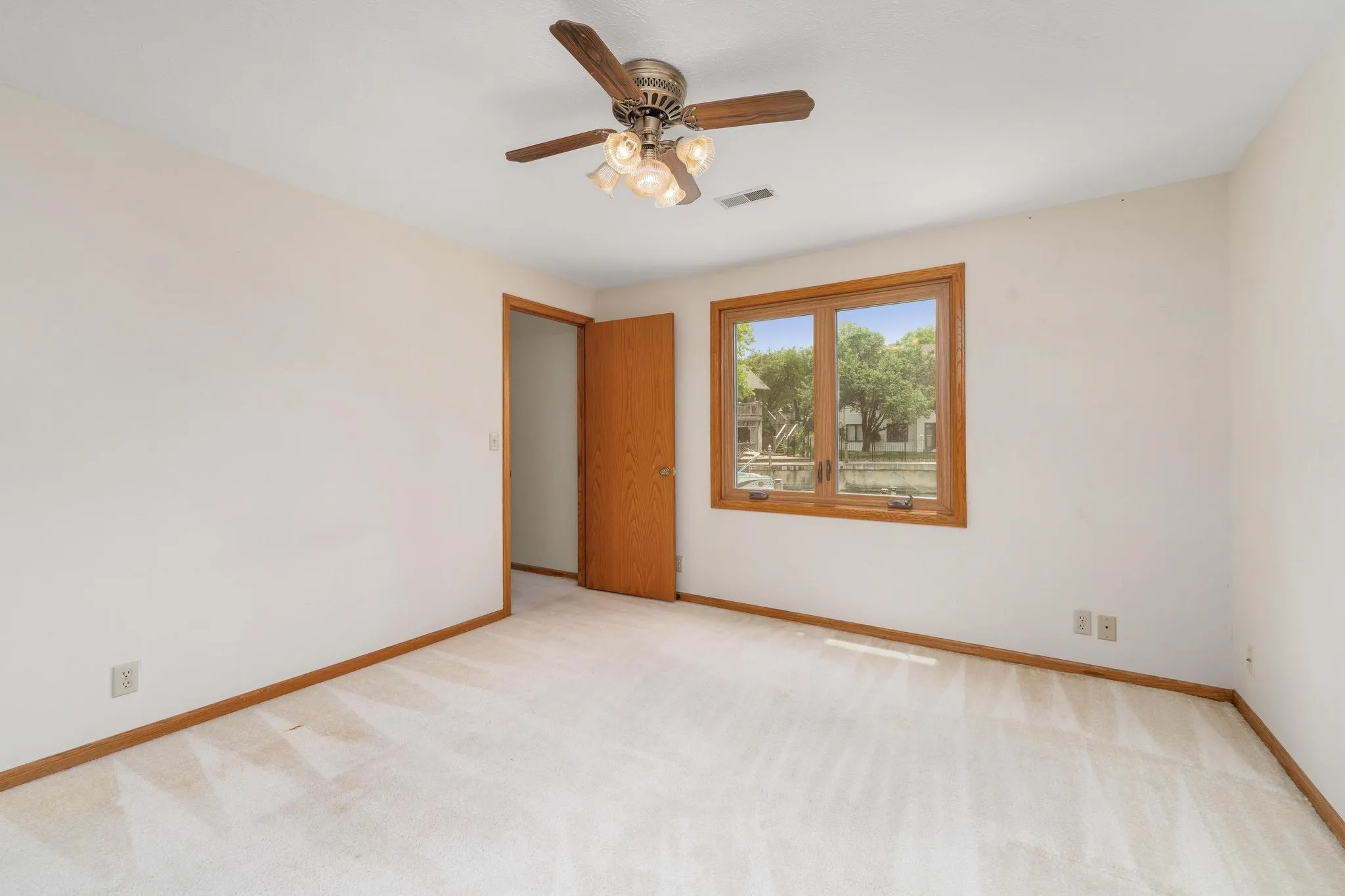 Wichita, Kansas 67204, United States, 3 Bedrooms Bedrooms, ,3 BathroomsBathrooms,Residential,Pending,150179