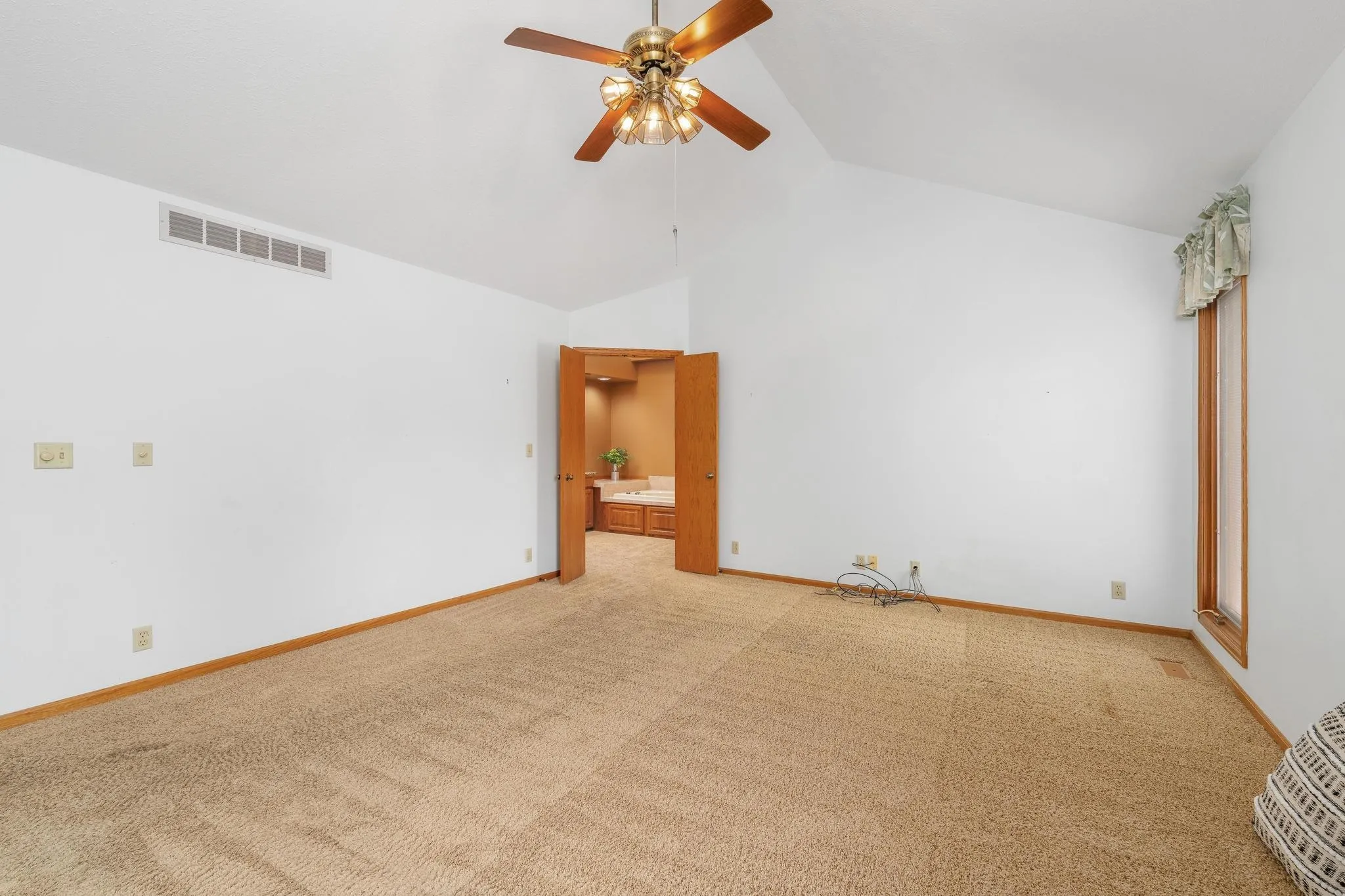 Wichita, Kansas 67204, United States, 3 Bedrooms Bedrooms, ,3 BathroomsBathrooms,Residential,Pending,150179