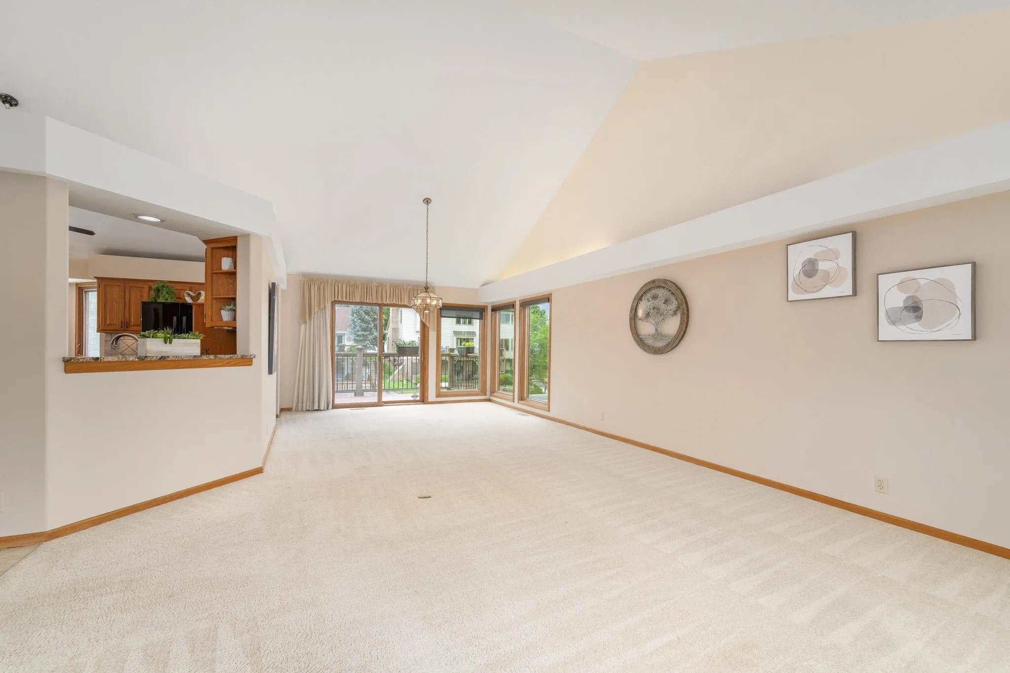 Wichita, Kansas 67204, United States, 3 Bedrooms Bedrooms, ,3 BathroomsBathrooms,Residential,Pending,150179