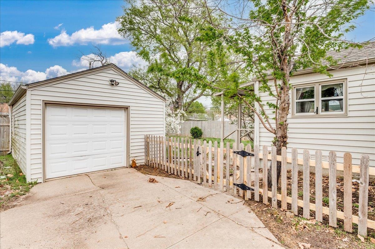 2232 S Ellis St, Wichita, Kansas image 24