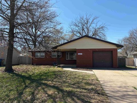 Homes For Sale - 1427 N Community Dr<br/> Derby, KS 67037