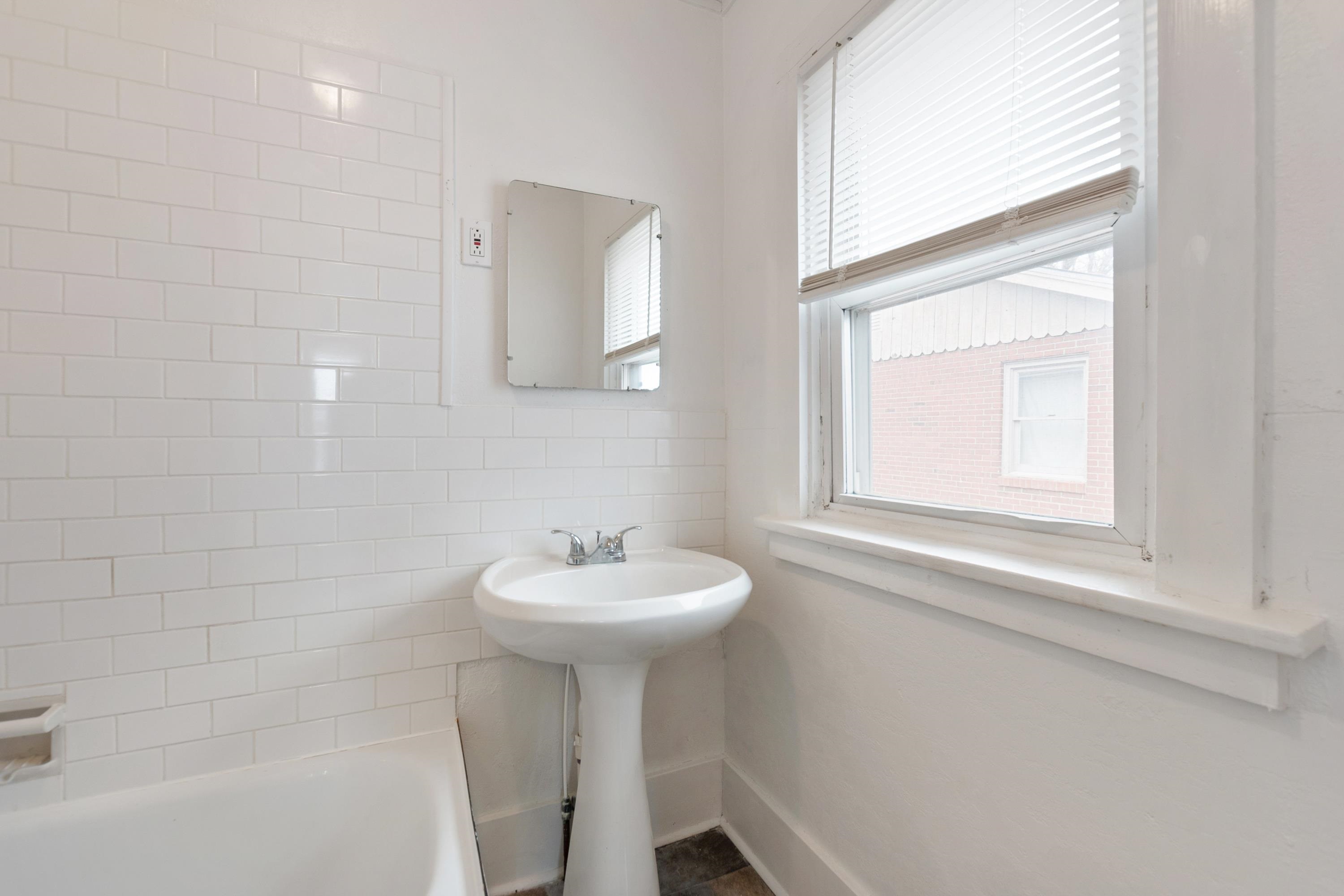 Wichita, Kansas 67208, United States, 2 Bedrooms Bedrooms, ,2 BathroomsBathrooms,Residential,Active,65014