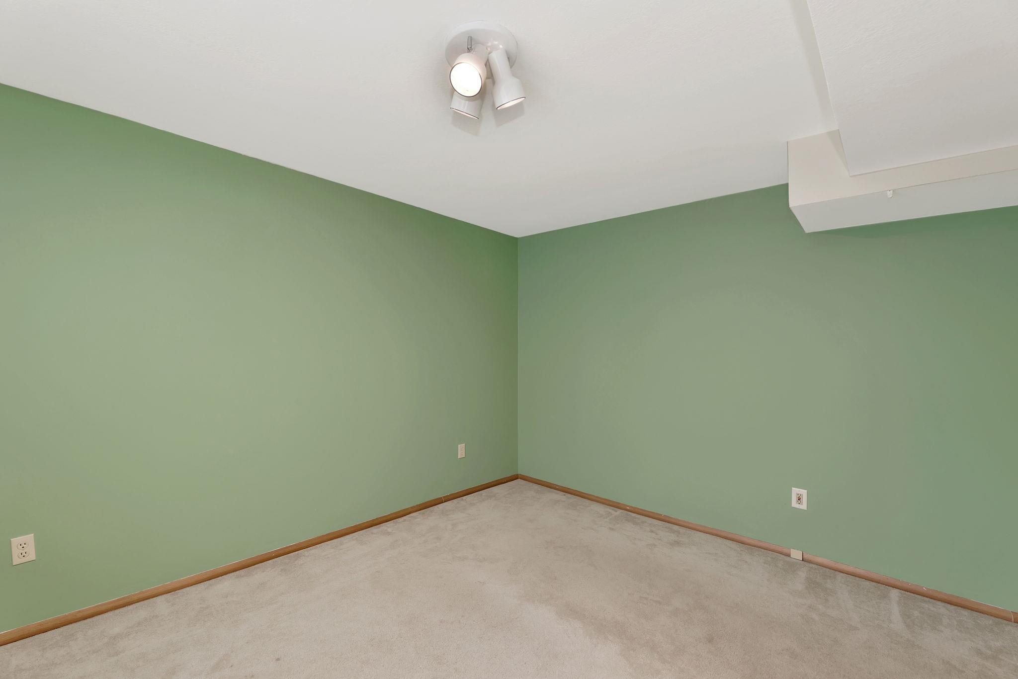 800 W Deerfield Cir, Valley Center, Kansas image 22