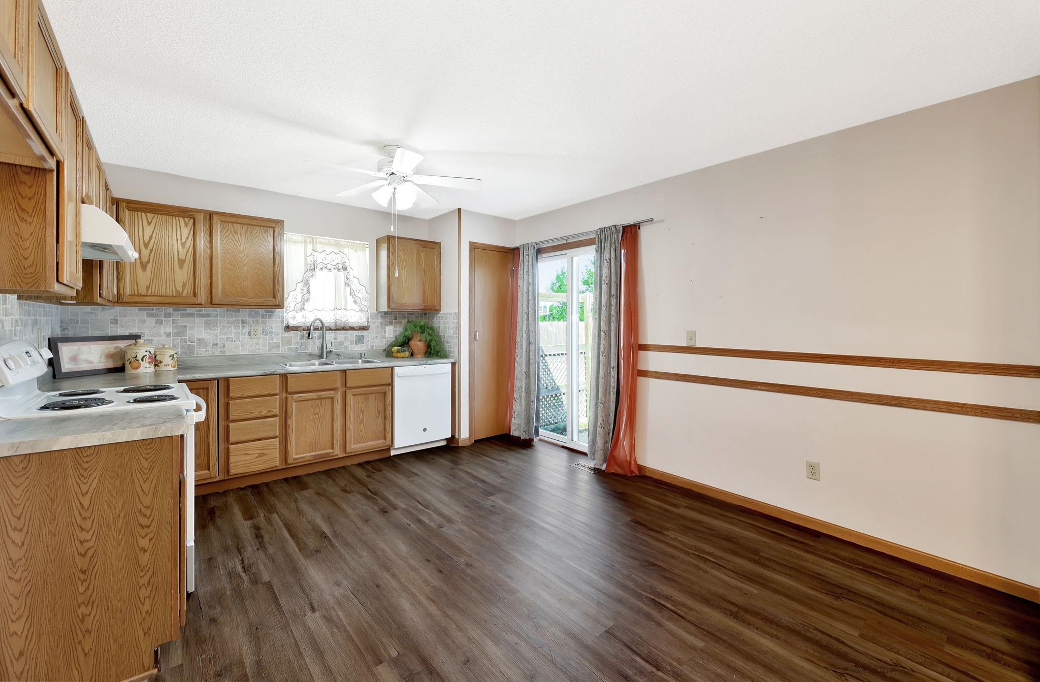800 W Deerfield Cir, Valley Center, Kansas image 8
