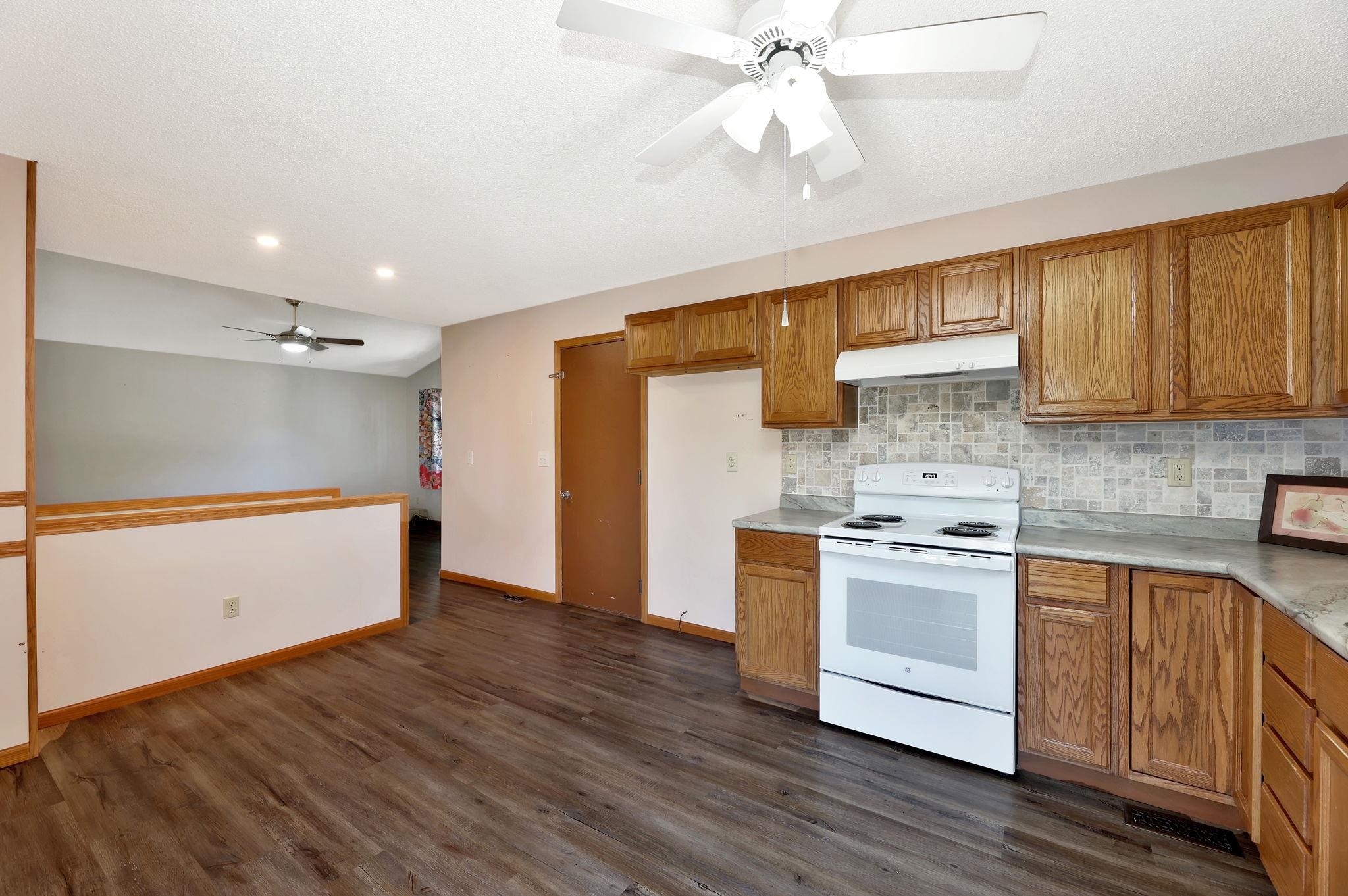 800 W Deerfield Cir, Valley Center, Kansas image 10