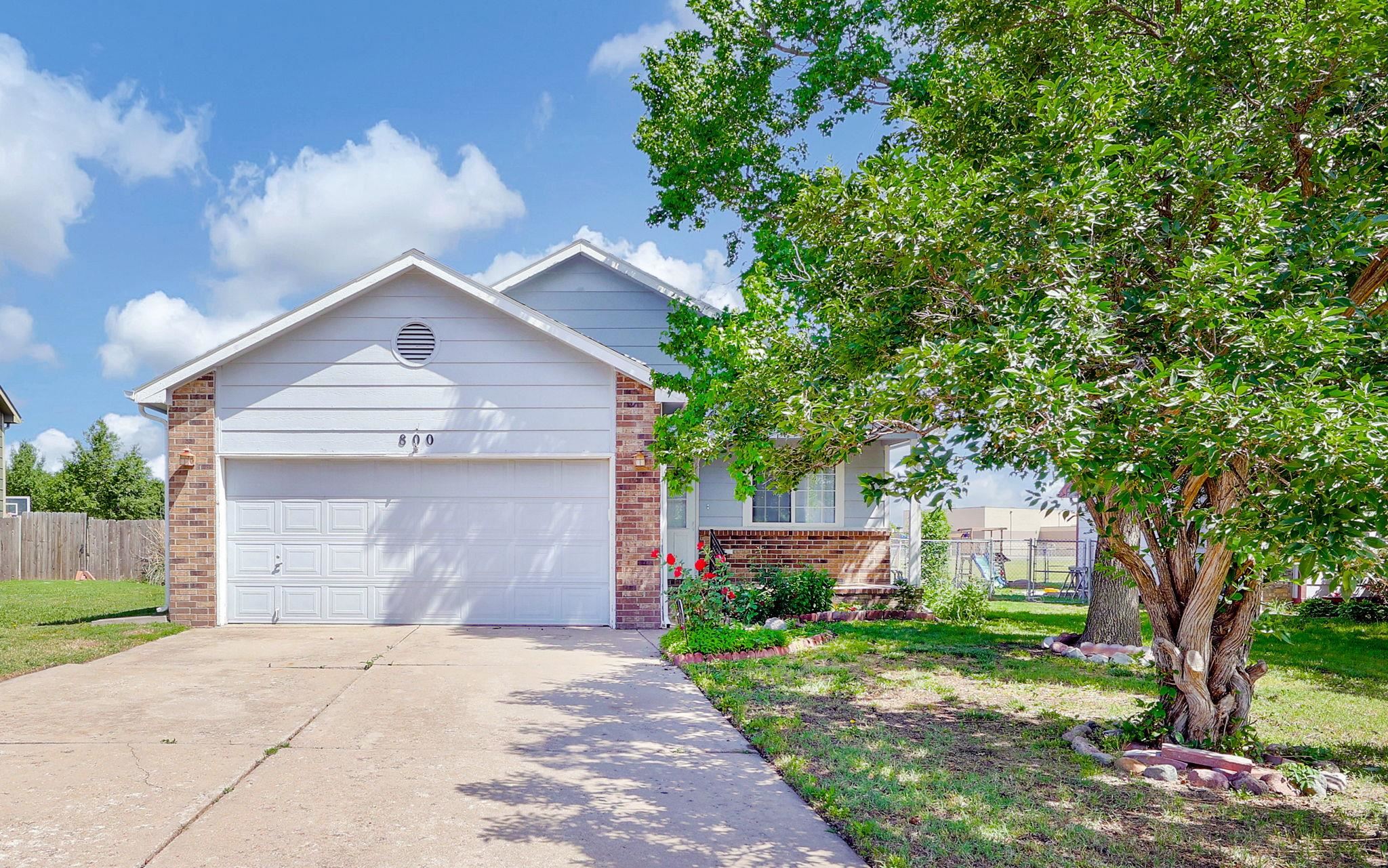 800 W Deerfield Cir, Valley Center, Kansas image 1