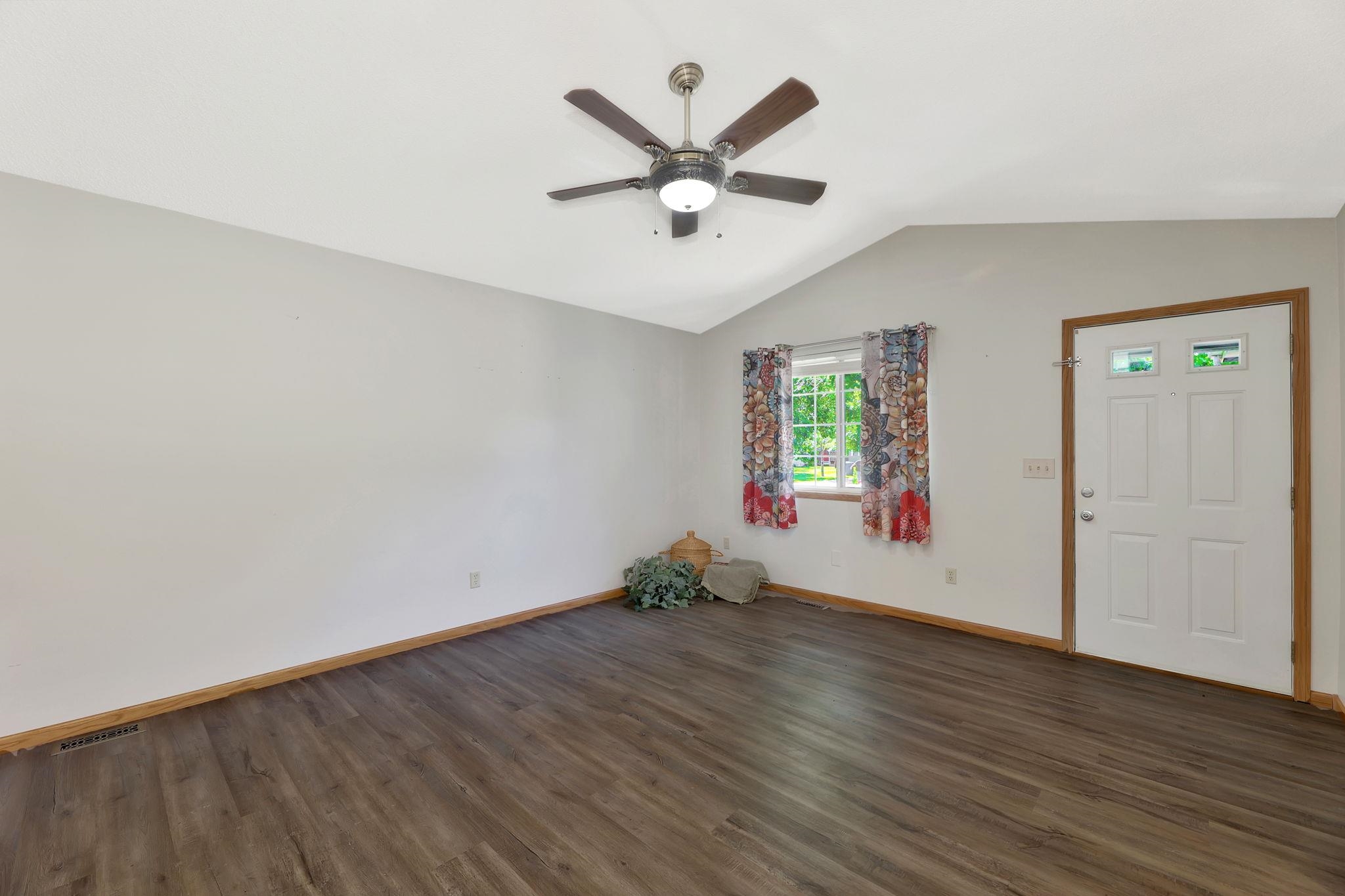 800 W Deerfield Cir, Valley Center, Kansas image 6