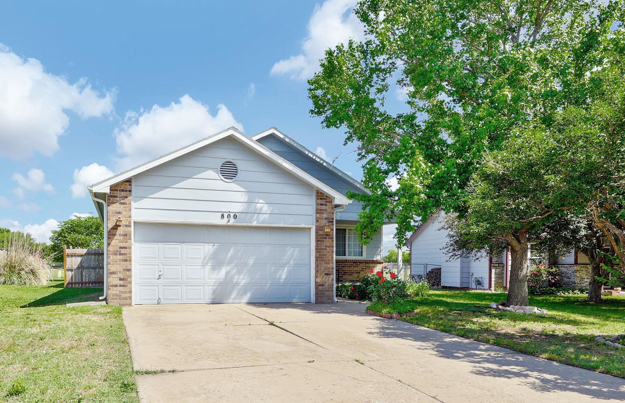800 W Deerfield Cir, Valley Center, Kansas image 3