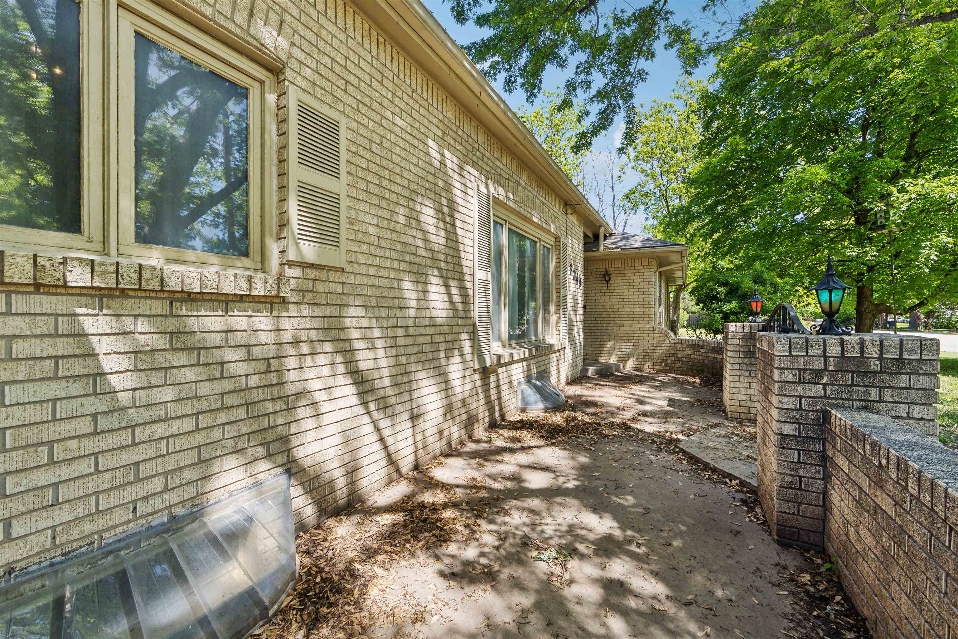 3249 N Hood Ct, Wichita, Kansas image 3