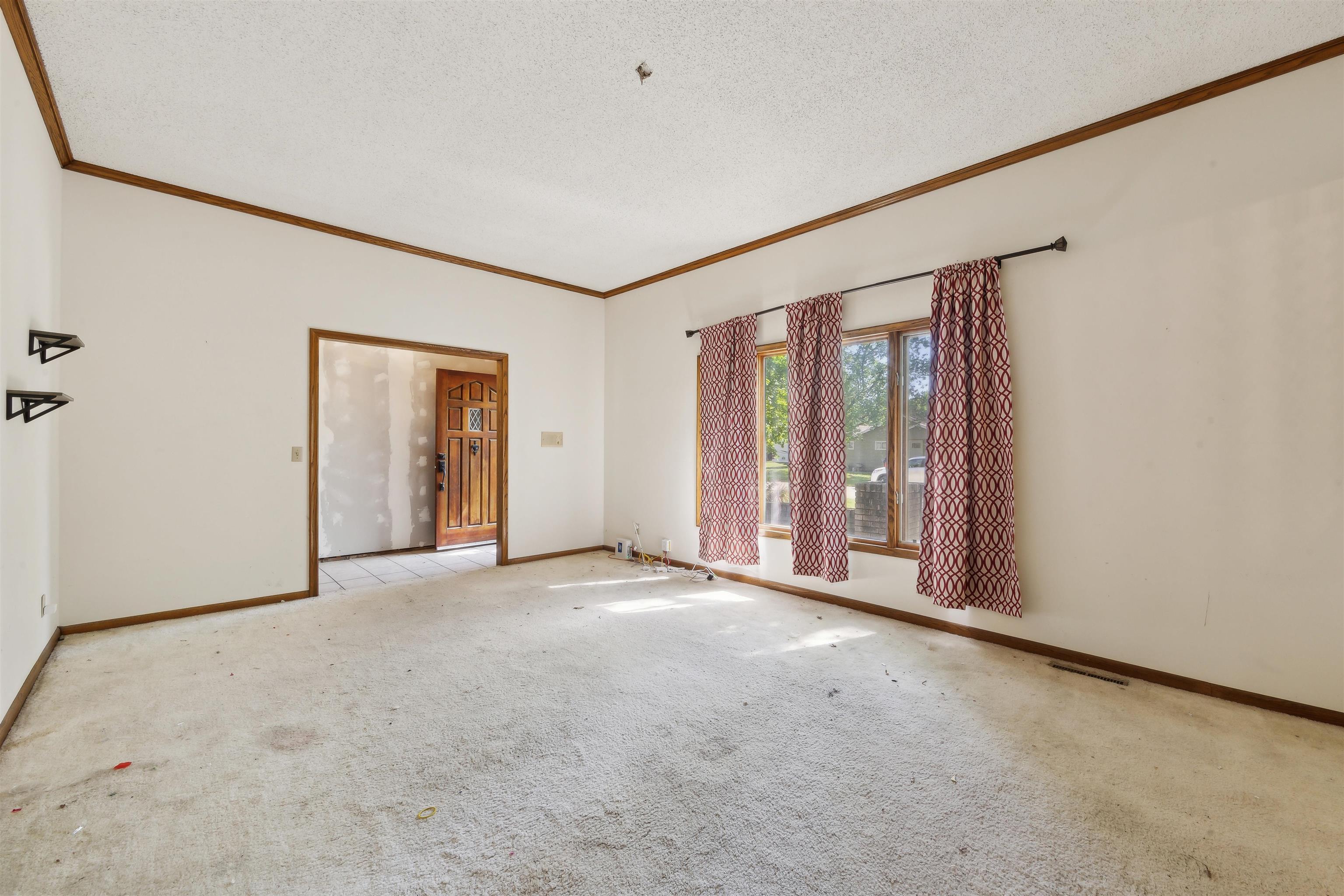 3249 N Hood Ct, Wichita, Kansas image 8