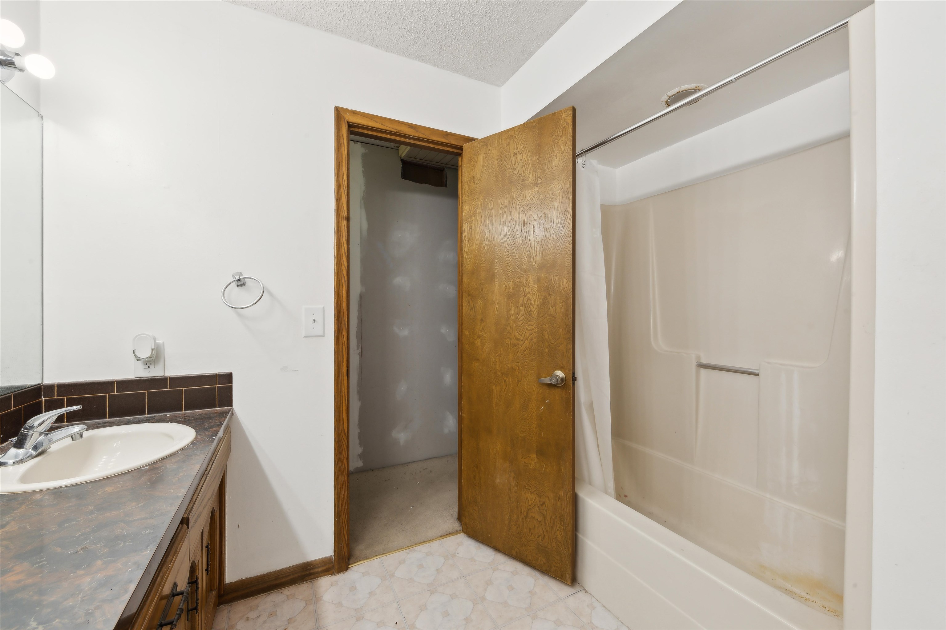 3249 N Hood Ct, Wichita, Kansas image 28