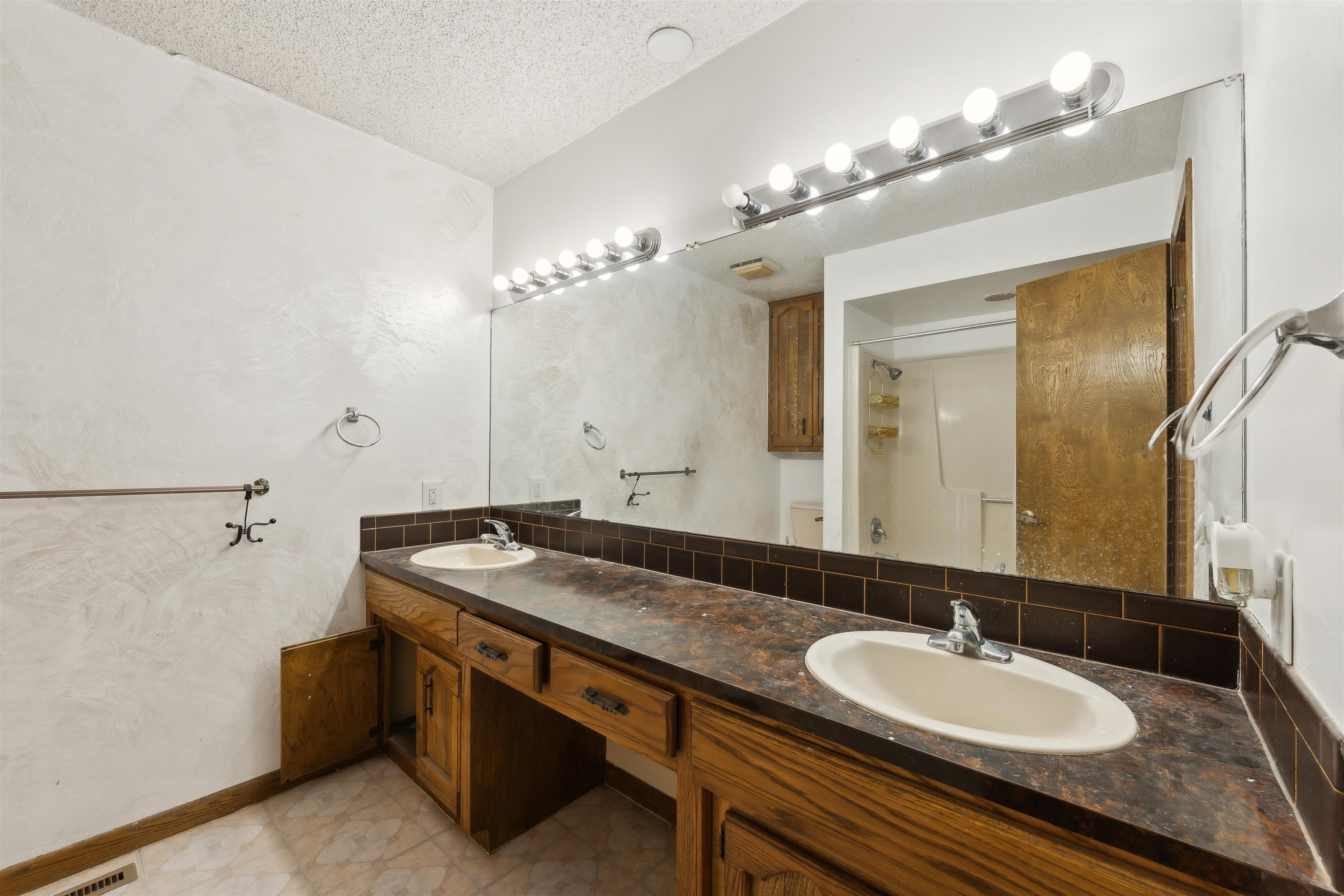 3249 N Hood Ct, Wichita, Kansas image 25