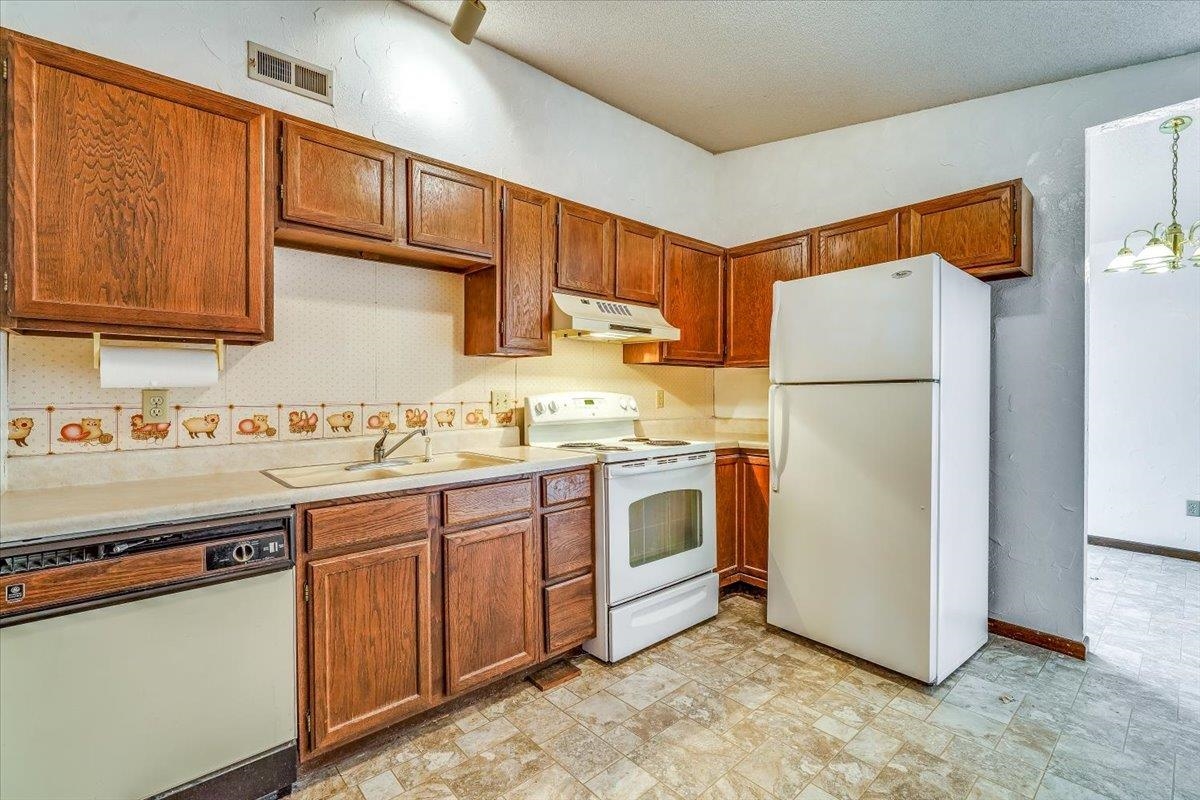 Derby, Kansas 67037, United States, 2 Bedrooms Bedrooms, ,1 BathroomBathrooms,Residential,Pending,66203