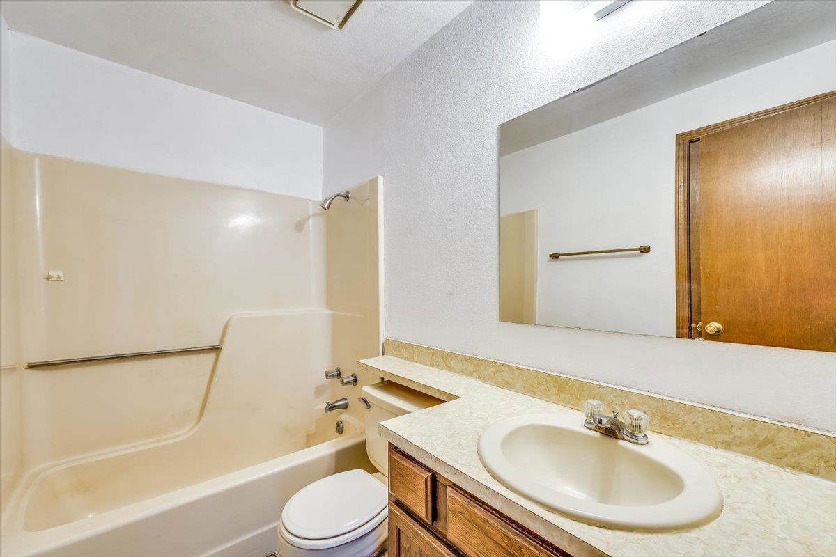 Derby, Kansas 67037, United States, 2 Bedrooms Bedrooms, ,1 BathroomBathrooms,Residential,Pending,66203