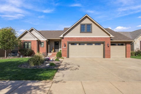 Photo of 8922 W Westlakes Ct, Wichita, KS 67205 (MLS # 680421)