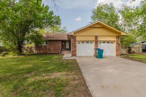 Homes For Sale - 808 W Allison St<br/> Andover, KS 67002