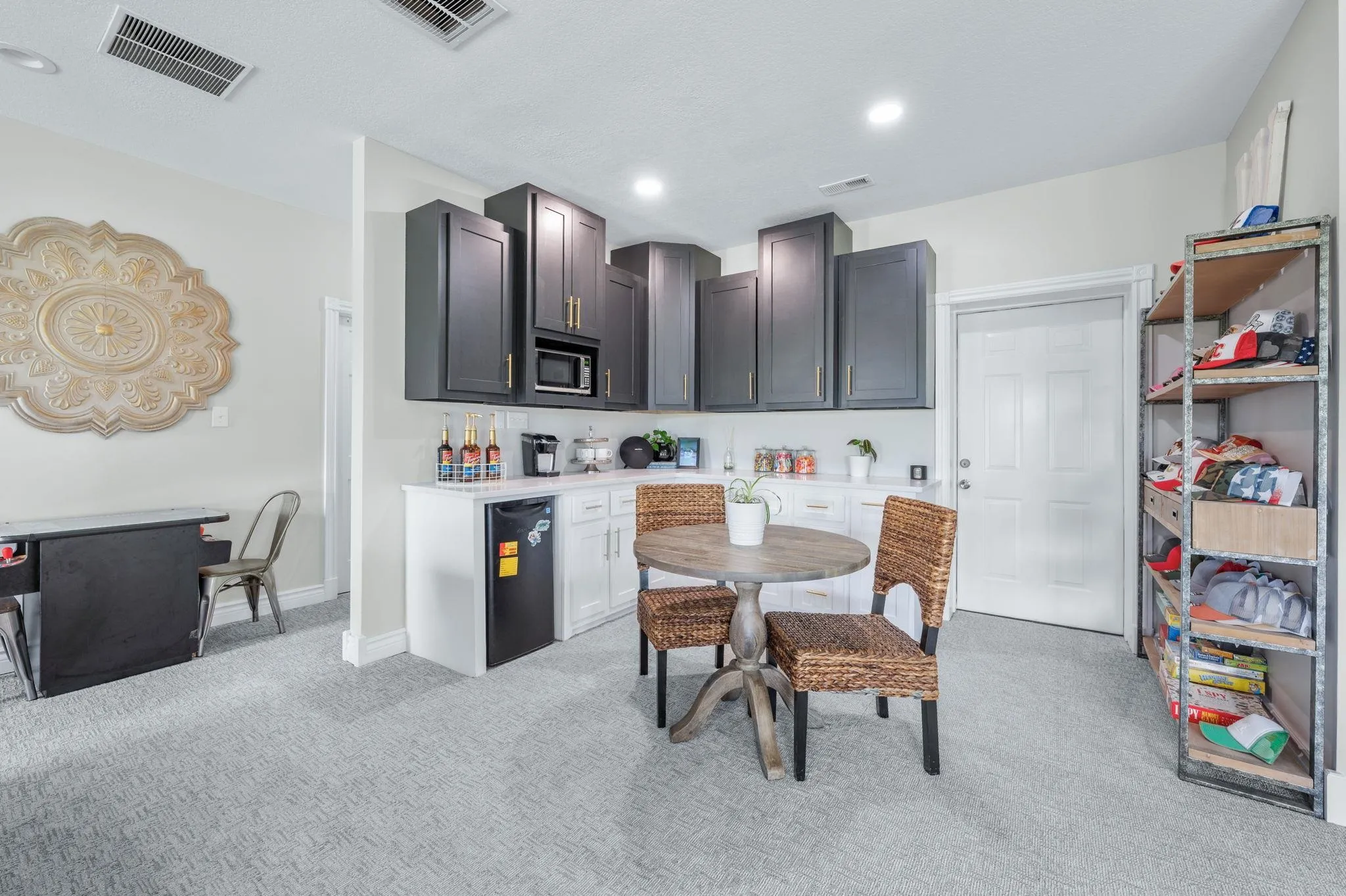 Andover, Kansas 67002, United States, 4 Bedrooms Bedrooms, ,3 BathroomsBathrooms,Residential,Active,163180