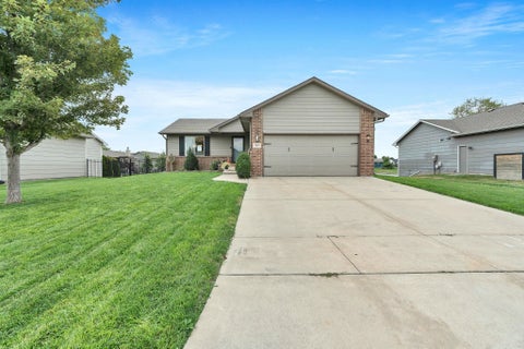 Homes For Sale - 1925 N Bellick Ct<br/> Sedgwick County, Wichita, KS 67235