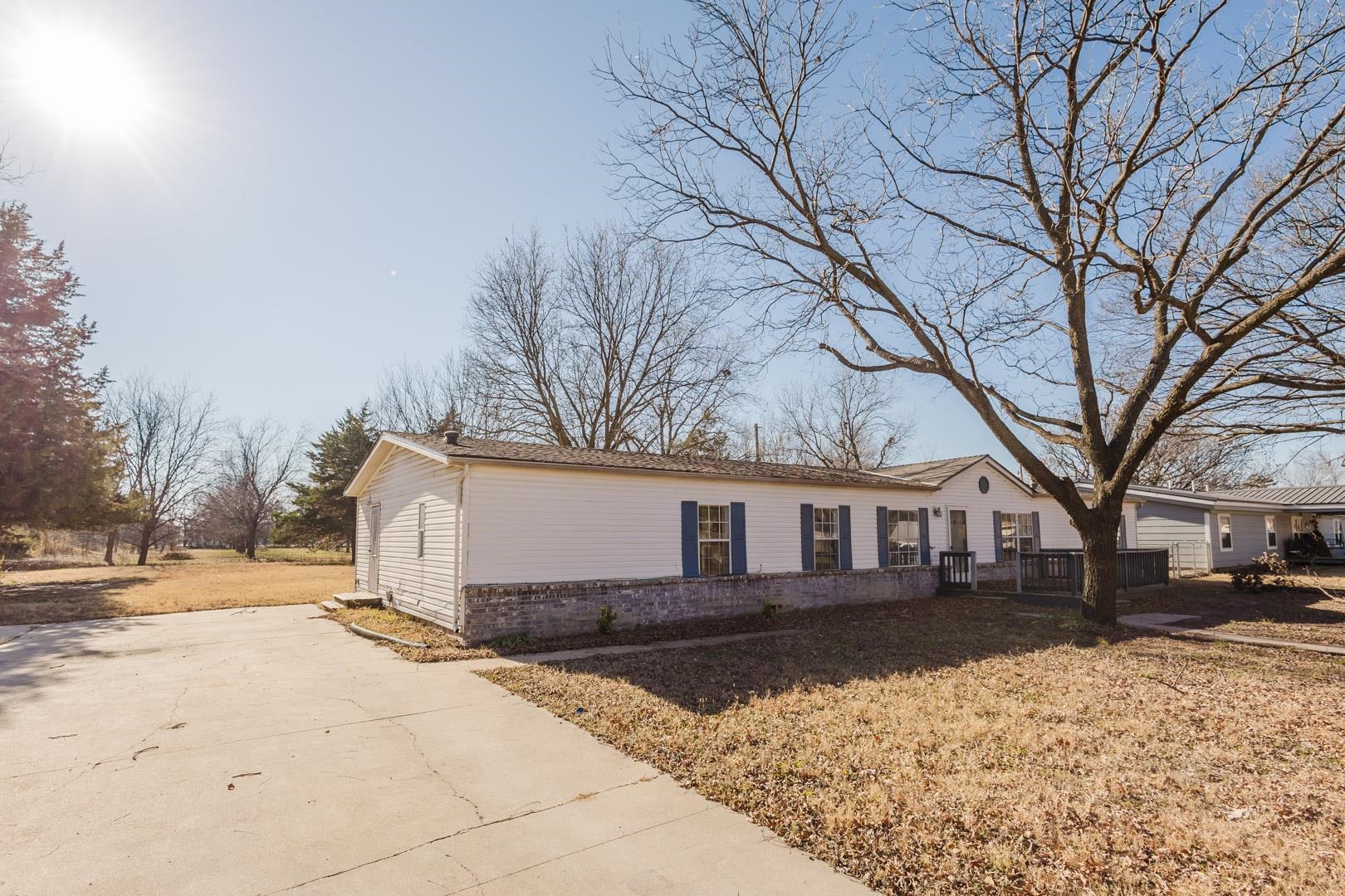 1218 E 10th St # ADDITIONAL LOT, Wellington, Kansas image 2