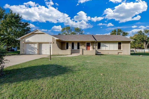 Photo of 12420 Walker St, Wichita, KS 67235 (MLS # 680504)