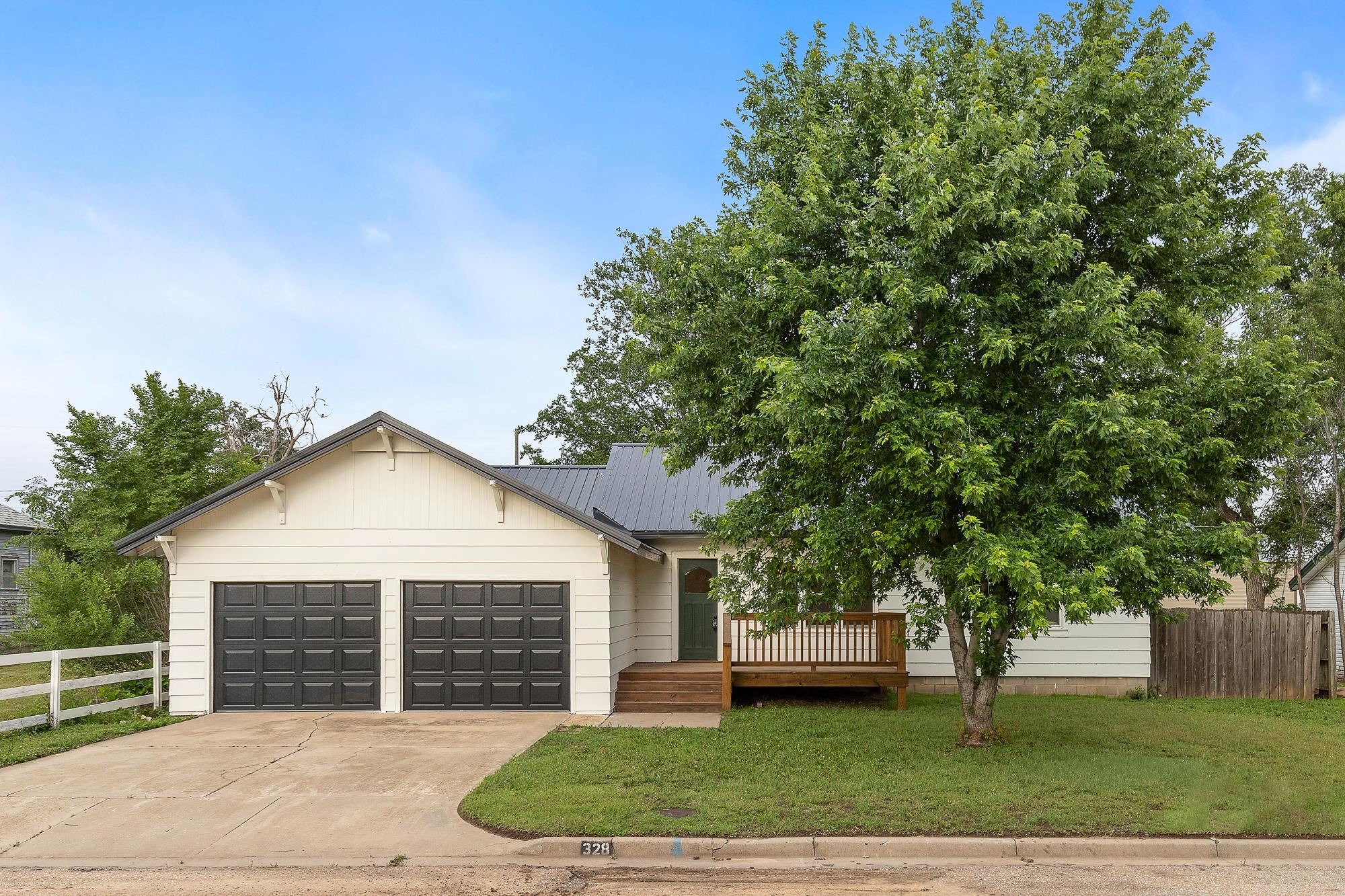 328 S Collingwood St, Pretty Prairie, Kansas image 1
