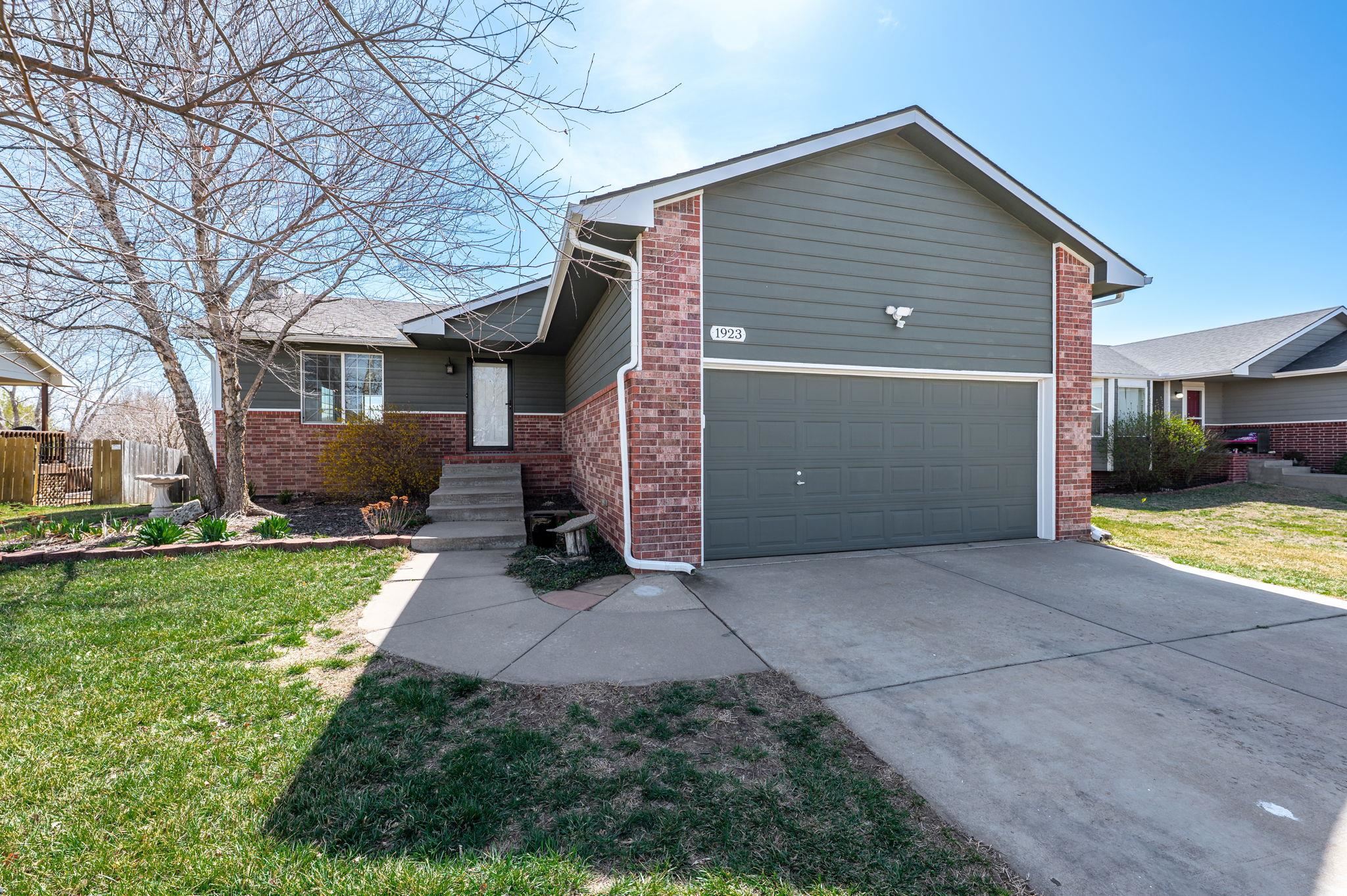 1923 W Country Lakes St, Haysville, Kansas image 1