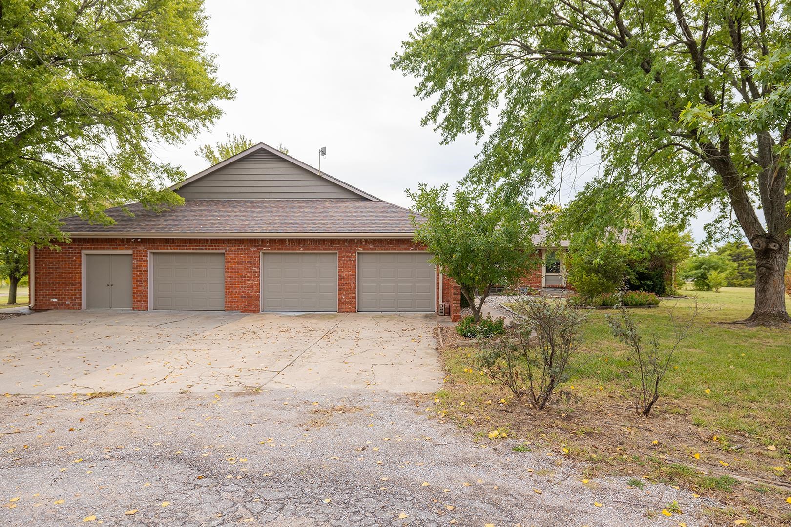 4454 SW Lakeview Ct, Towanda, Kansas image 2