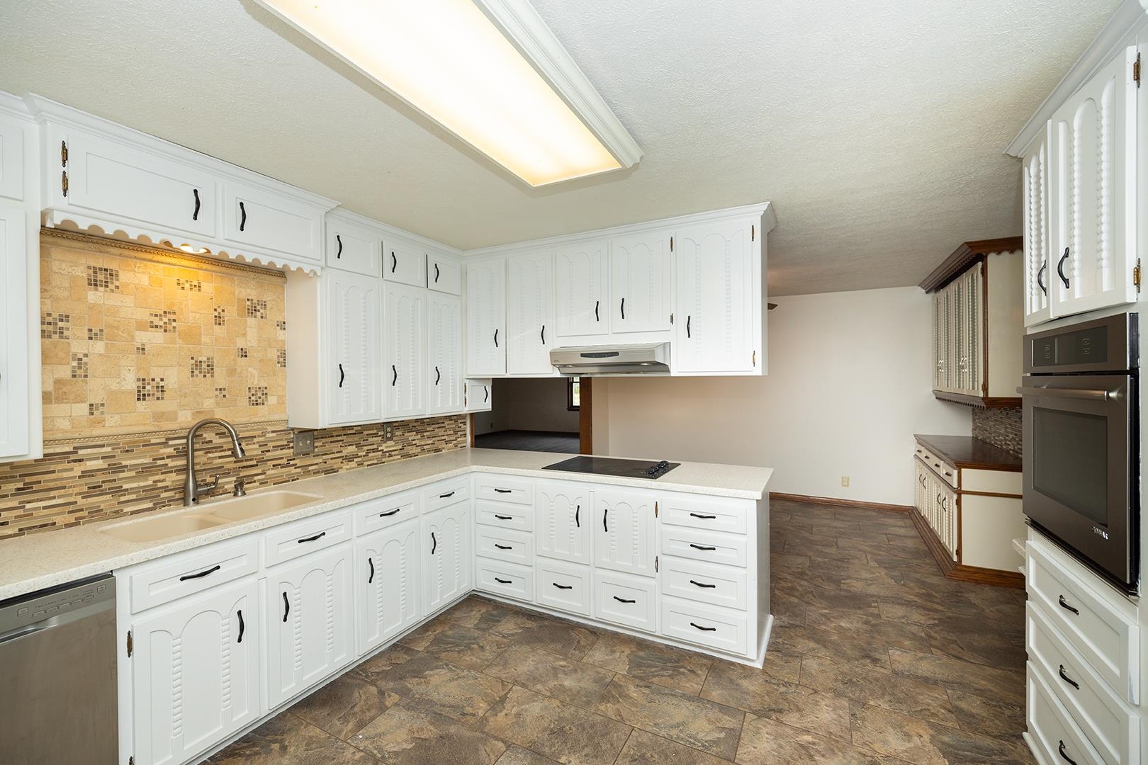 4454 SW Lakeview Ct, Towanda, Kansas image 4