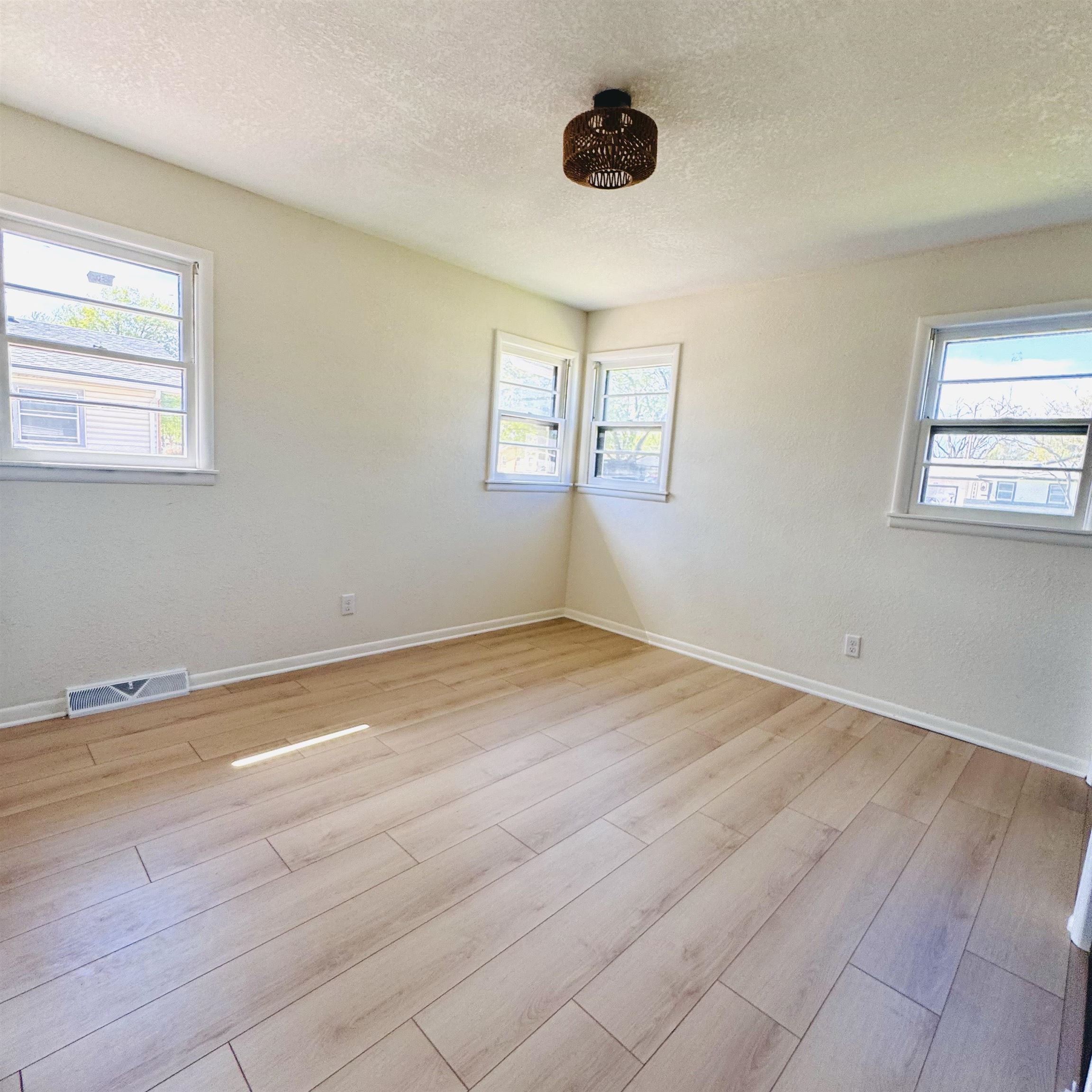 1113 W Casado St, Wichita, Kansas image 8
