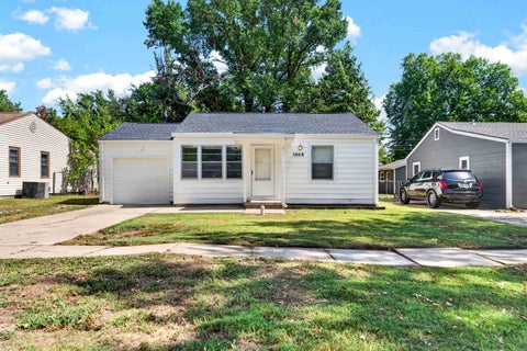 Homes For Sale - 1008 Waverly St<br/> Wichita, KS 67218