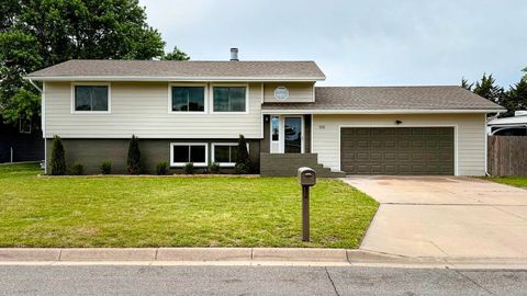 Homes For Sale - 105 Windward Ct<br/> Newton, KS 67114