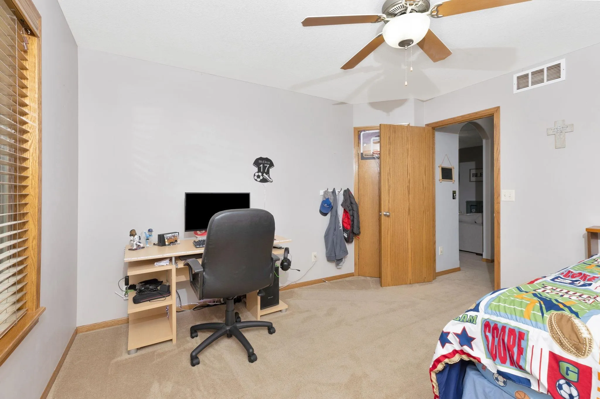 Wichita, Kansas 67205, United States, 5 Bedrooms Bedrooms, ,3 BathroomsBathrooms,Residential,Pending,141943