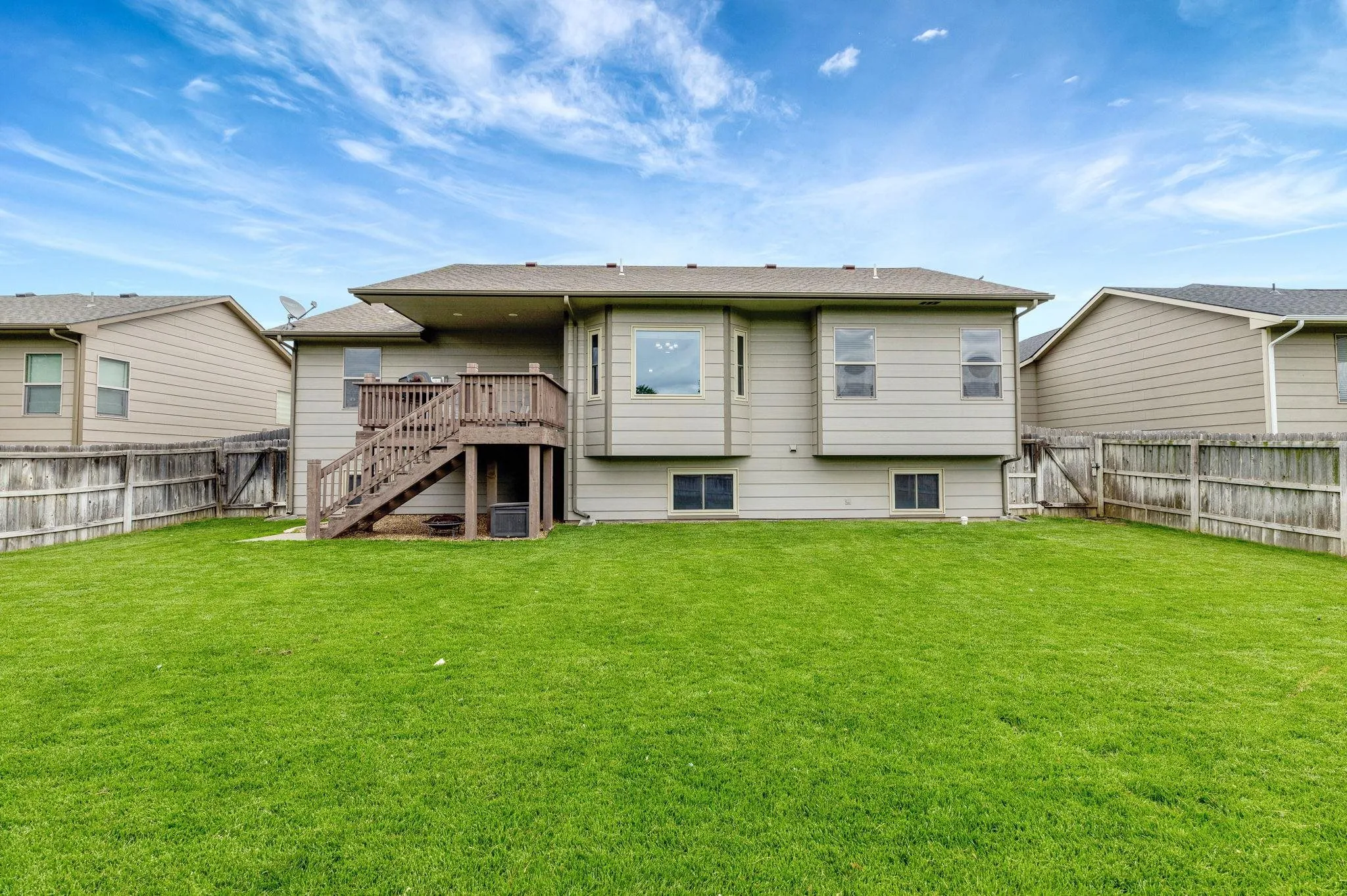 Wichita, Kansas 67205, United States, 5 Bedrooms Bedrooms, ,3 BathroomsBathrooms,Residential,Pending,141943