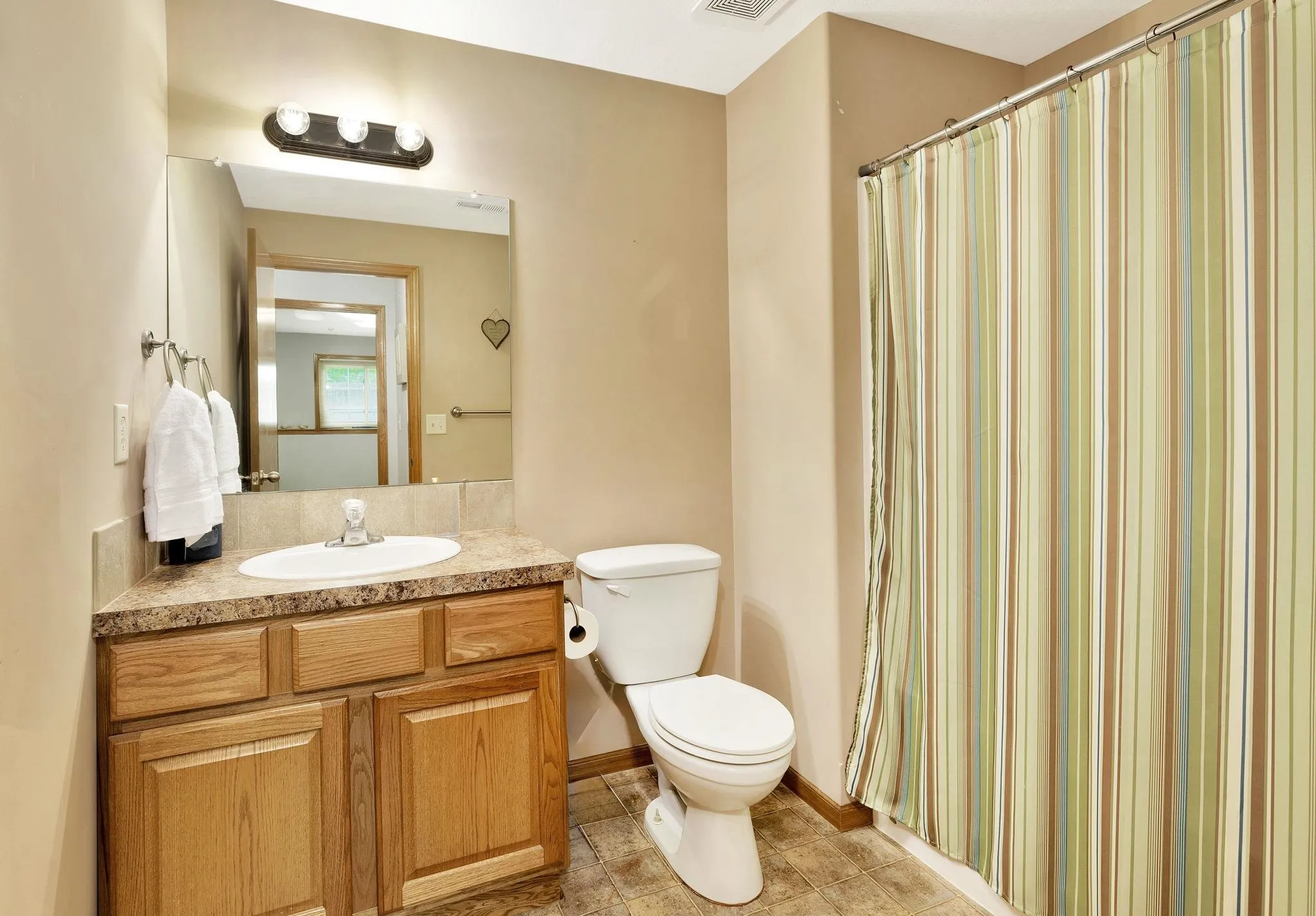 Wichita, Kansas 67205, United States, 5 Bedrooms Bedrooms, ,3 BathroomsBathrooms,Residential,Pending,141943