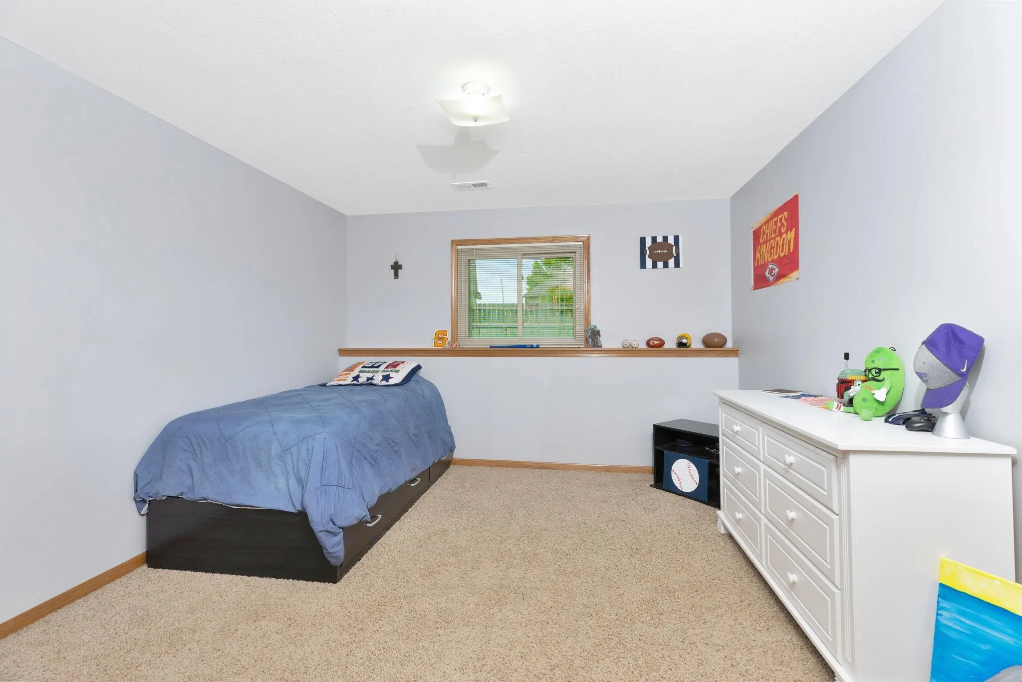 Wichita, Kansas 67205, United States, 5 Bedrooms Bedrooms, ,3 BathroomsBathrooms,Residential,Pending,141943