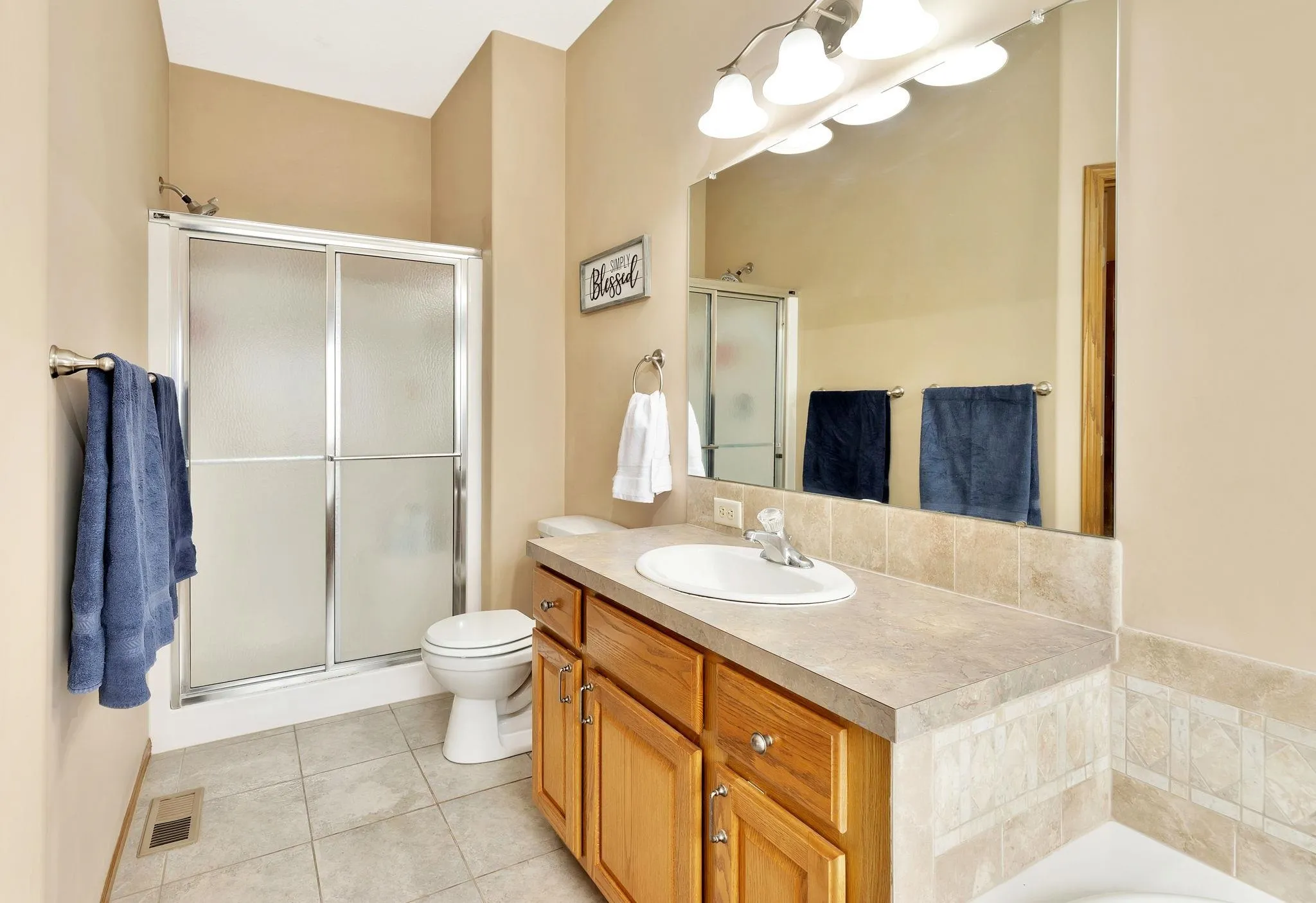 Wichita, Kansas 67205, United States, 5 Bedrooms Bedrooms, ,3 BathroomsBathrooms,Residential,Pending,141943