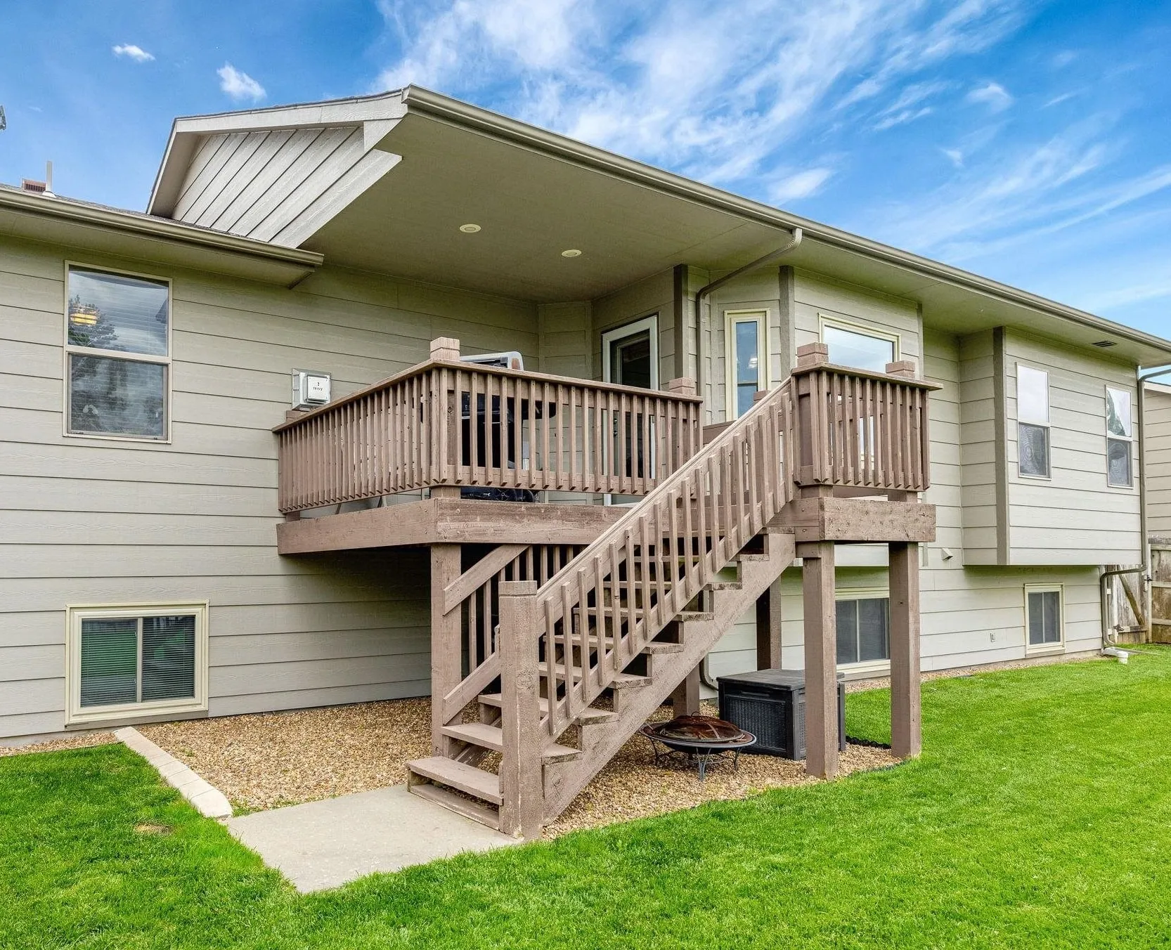 Wichita, Kansas 67205, United States, 5 Bedrooms Bedrooms, ,3 BathroomsBathrooms,Residential,Pending,141943