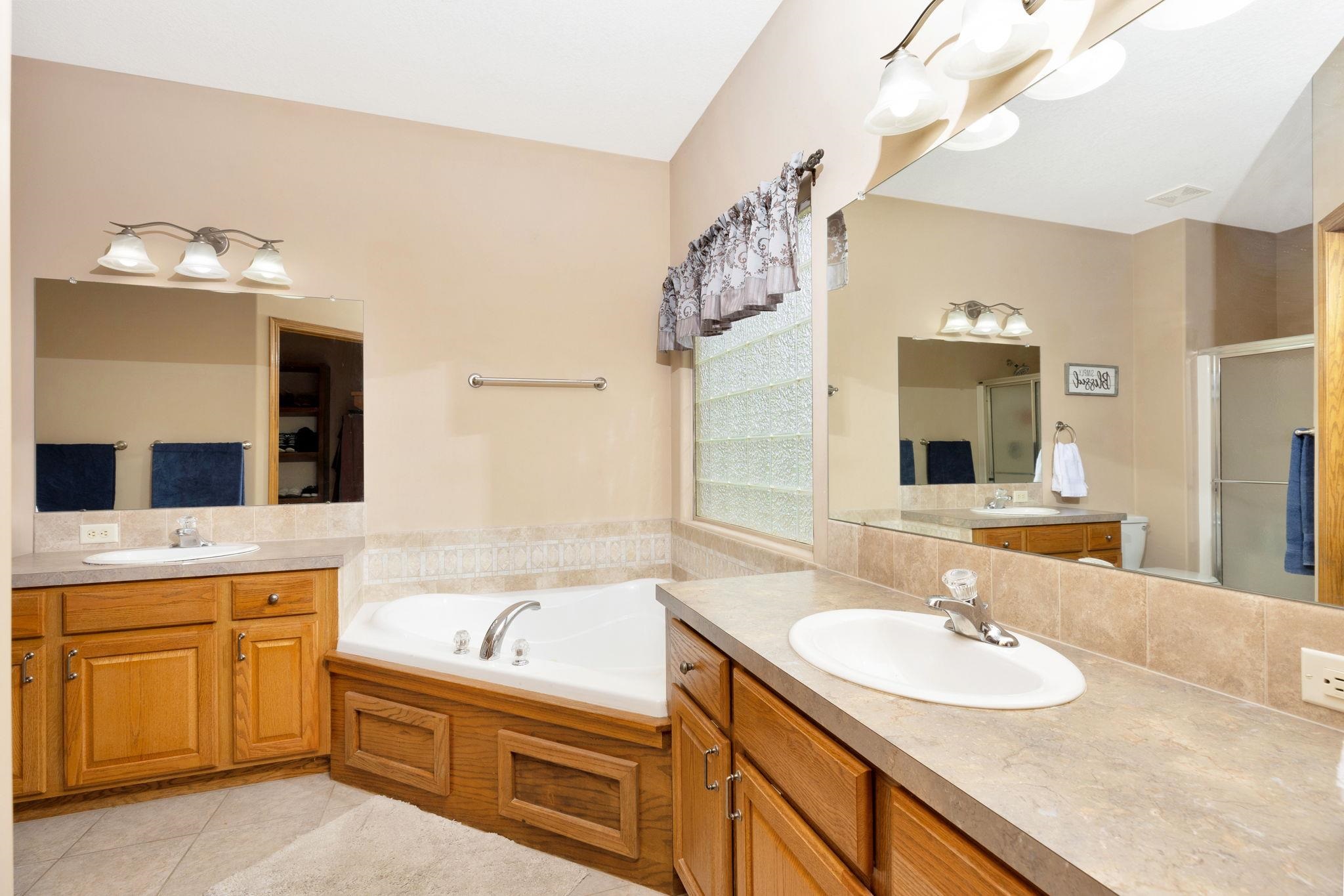3617 N Pepper Ridge St, Wichita, Kansas image 17