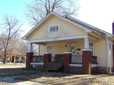 Homes For Sale - 1007 E 14th Ave<br/> Winfield, KS 67156
